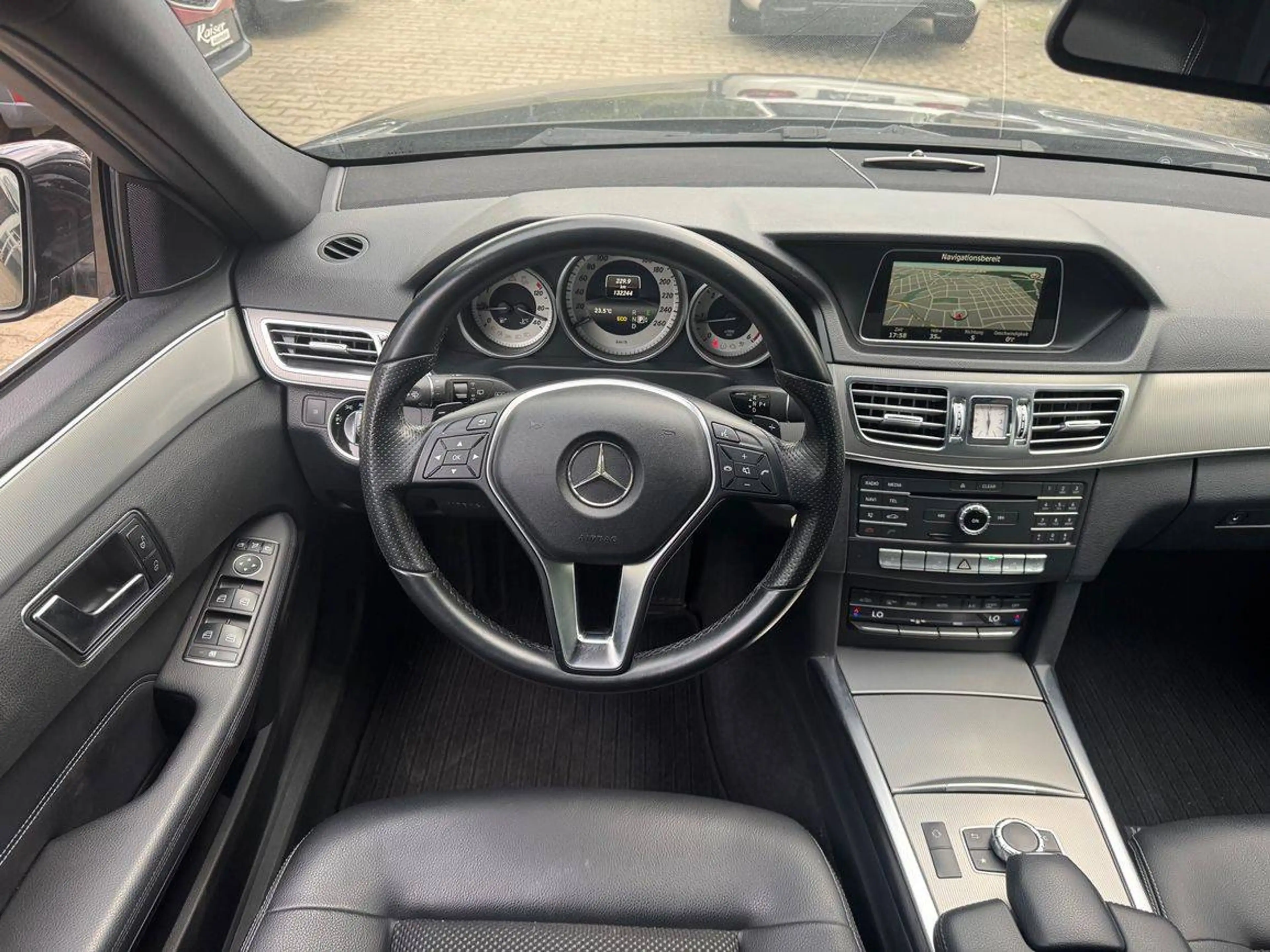Mercedes-Benz E 200 BlueTec-komplette Werkstatthistorie-Top Zustand — photo 12