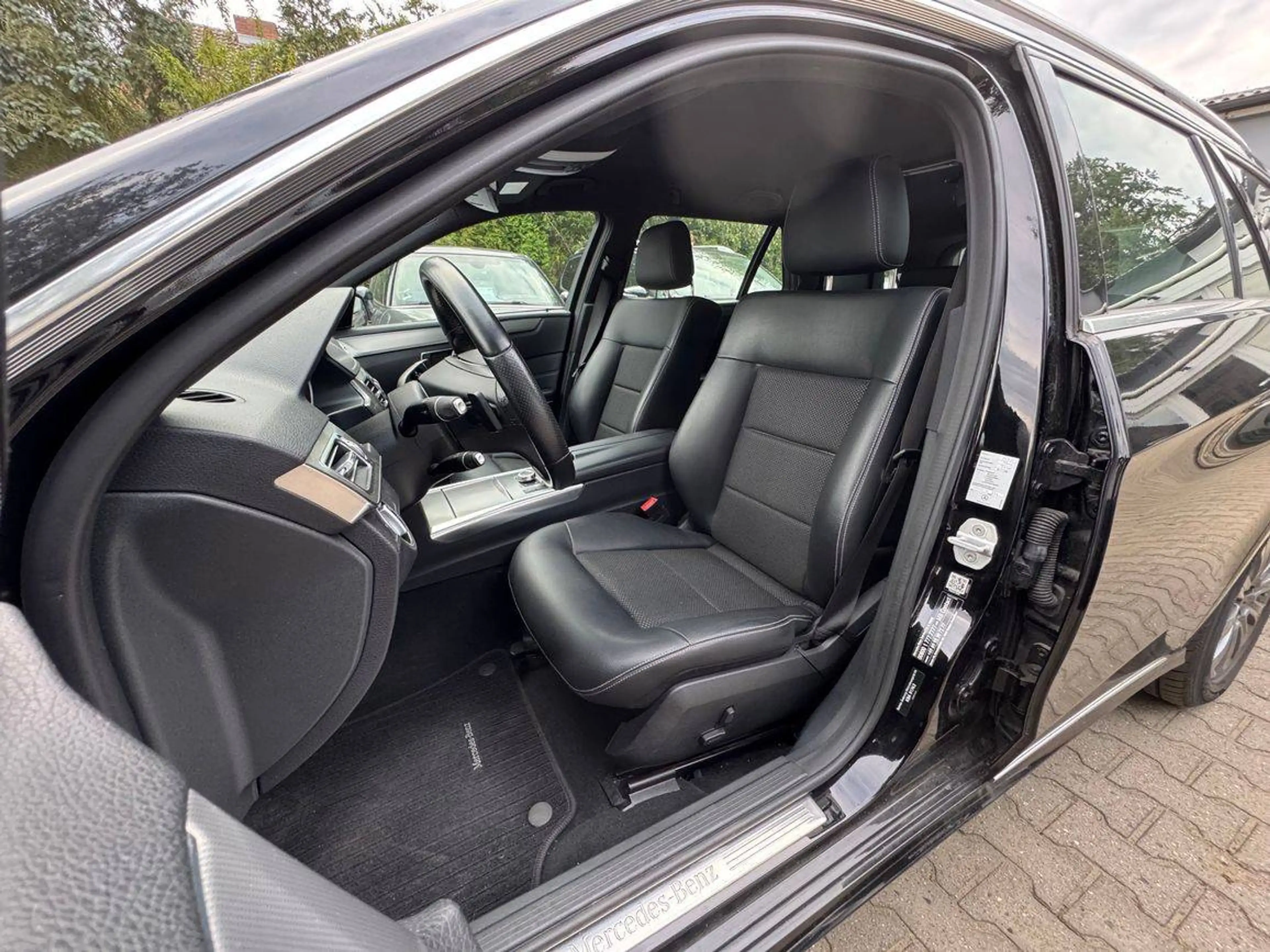 Mercedes-Benz E 200 BlueTec-komplette Werkstatthistorie-Top Zustand — photo 14