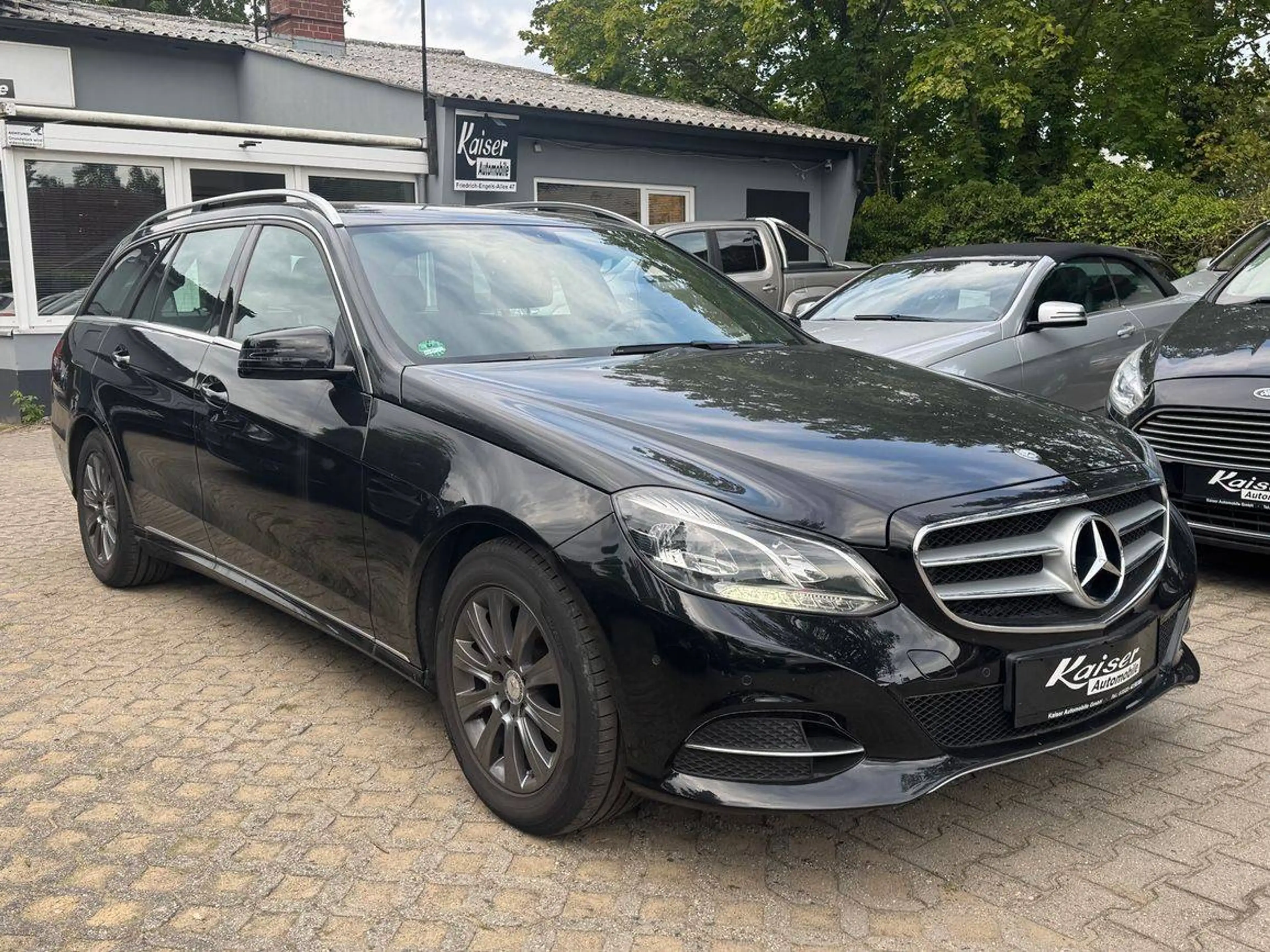 Mercedes-Benz E 200 BlueTec-komplette Werkstatthistorie-Top Zustand — photo 3