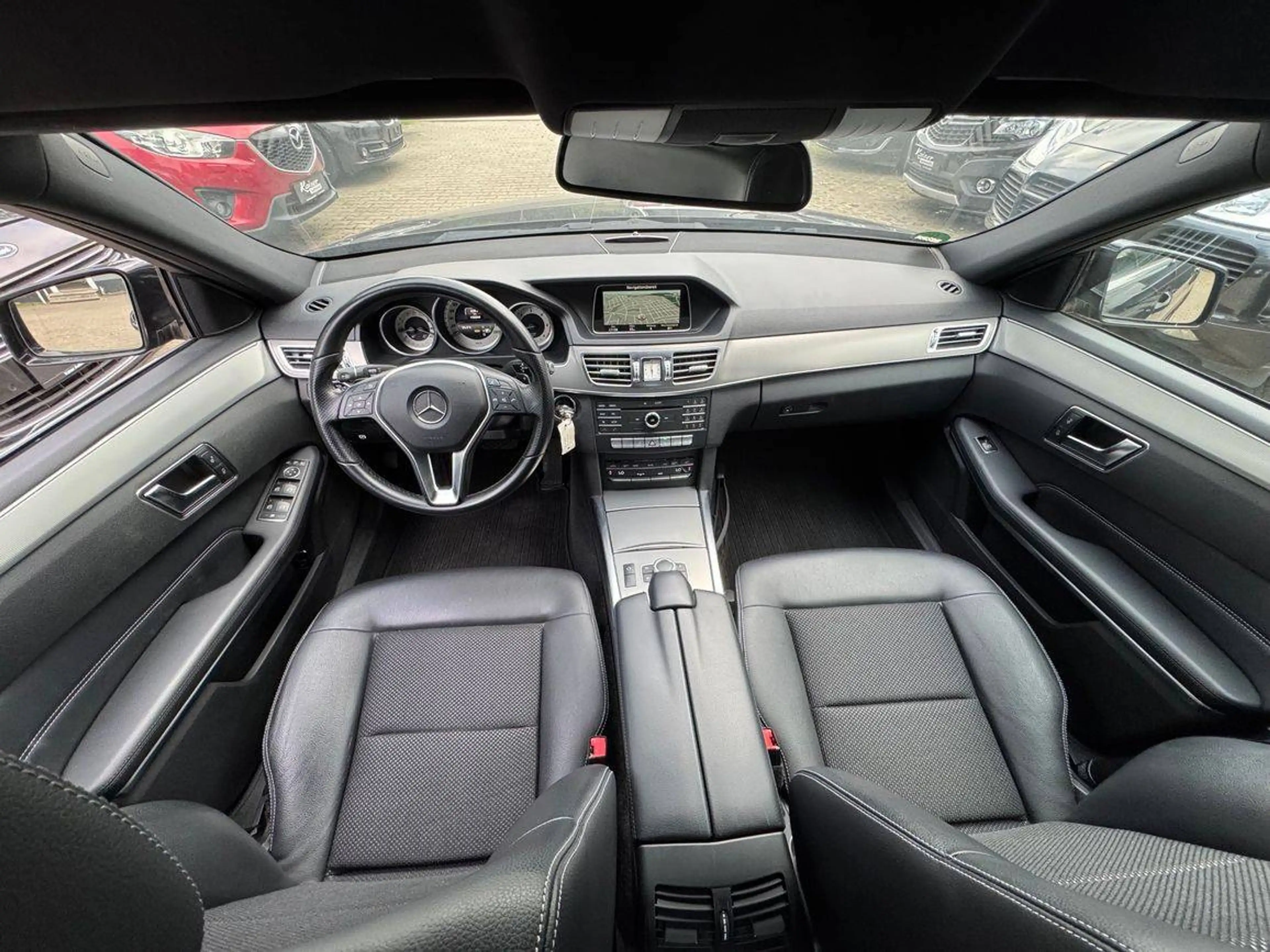 Mercedes-Benz E 200 BlueTec-komplette Werkstatthistorie-Top Zustand — photo 11