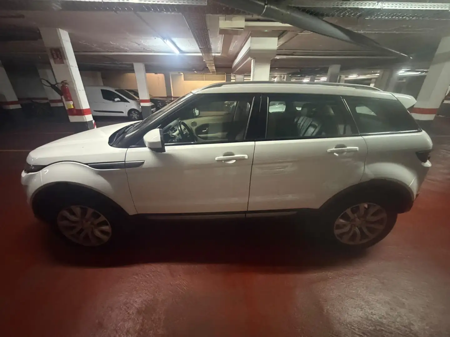 Land Rover Range Rover Evoque 2.2L TD4 Pure 4x4 Aut. - 2