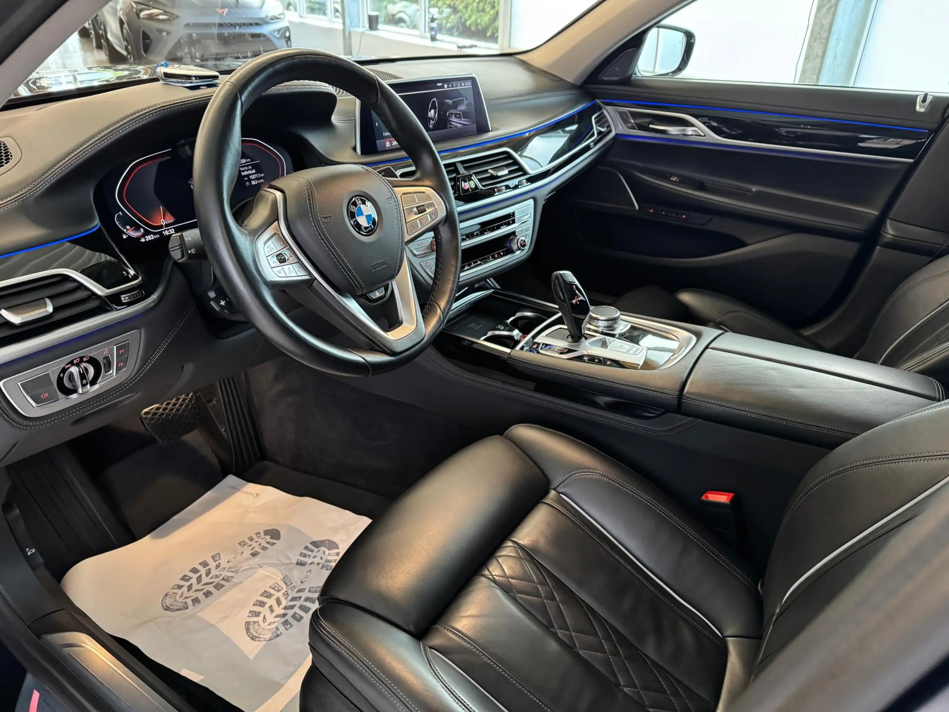 BMW 750 i L xDrive - SkyLounge/Laser/HarmanKardon — photo 6