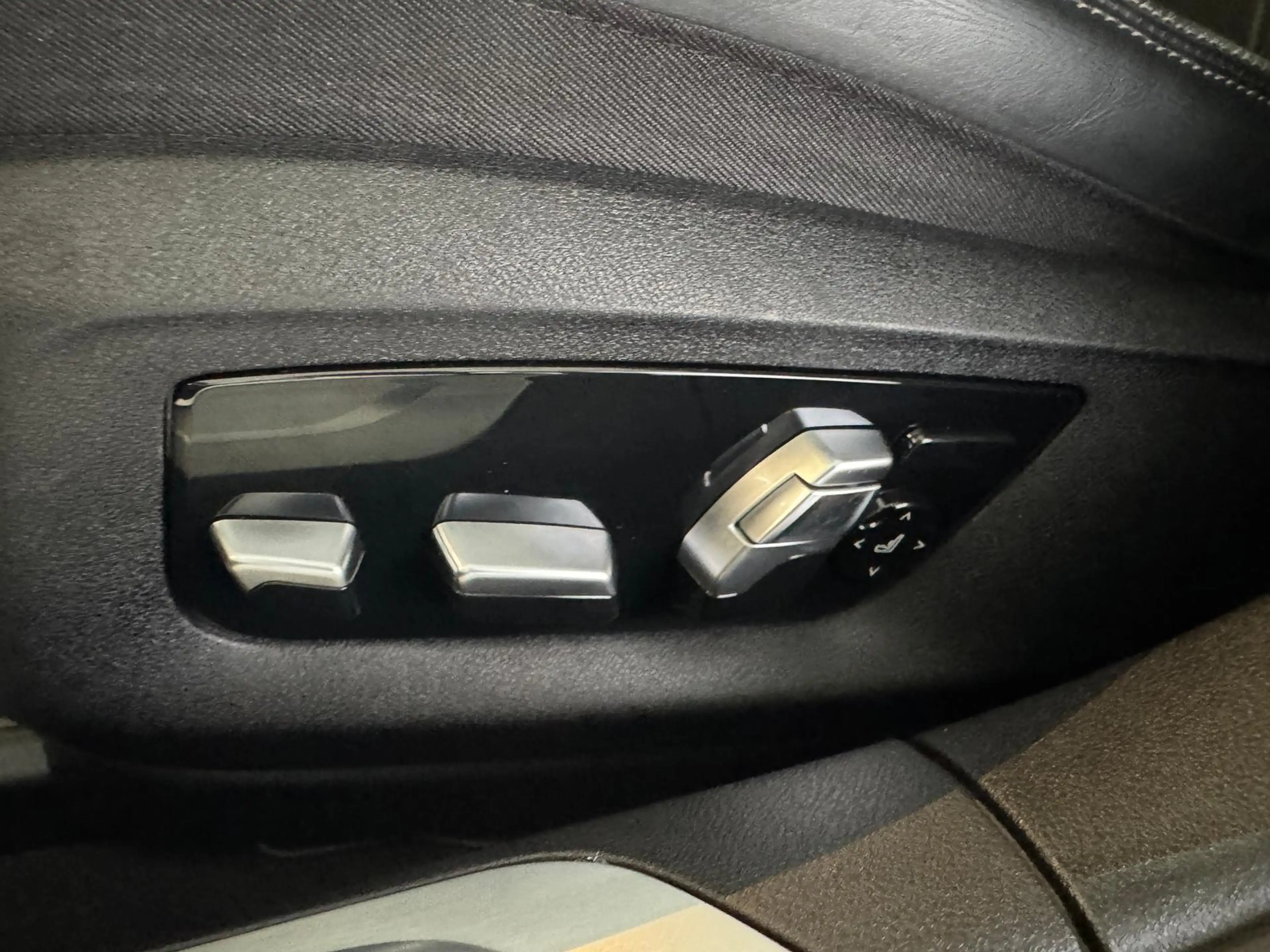 BMW 750 i L xDrive - SkyLounge/Laser/HarmanKardon — photo 11