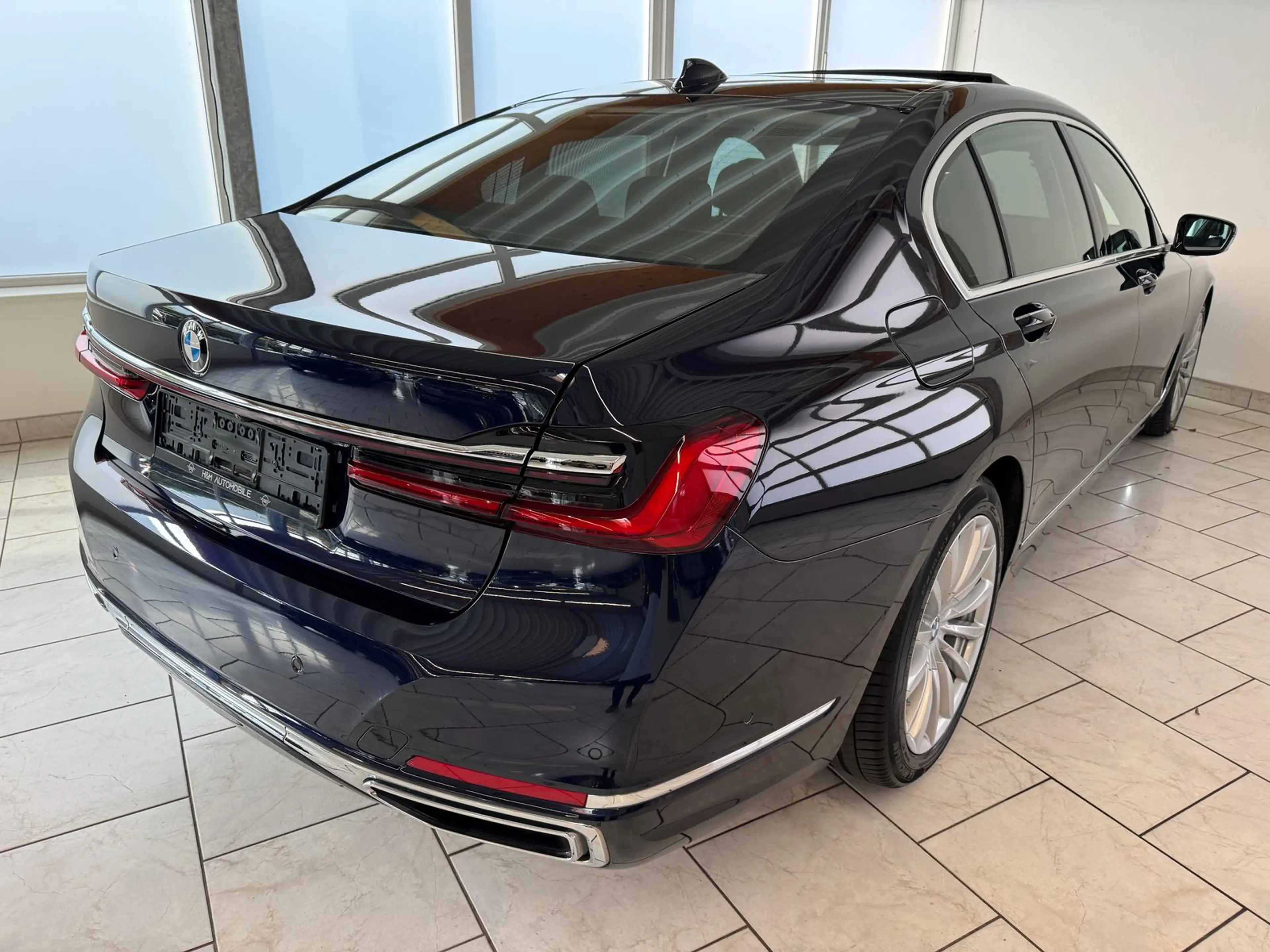 BMW 750 i L xDrive - SkyLounge/Laser/HarmanKardon — photo 12