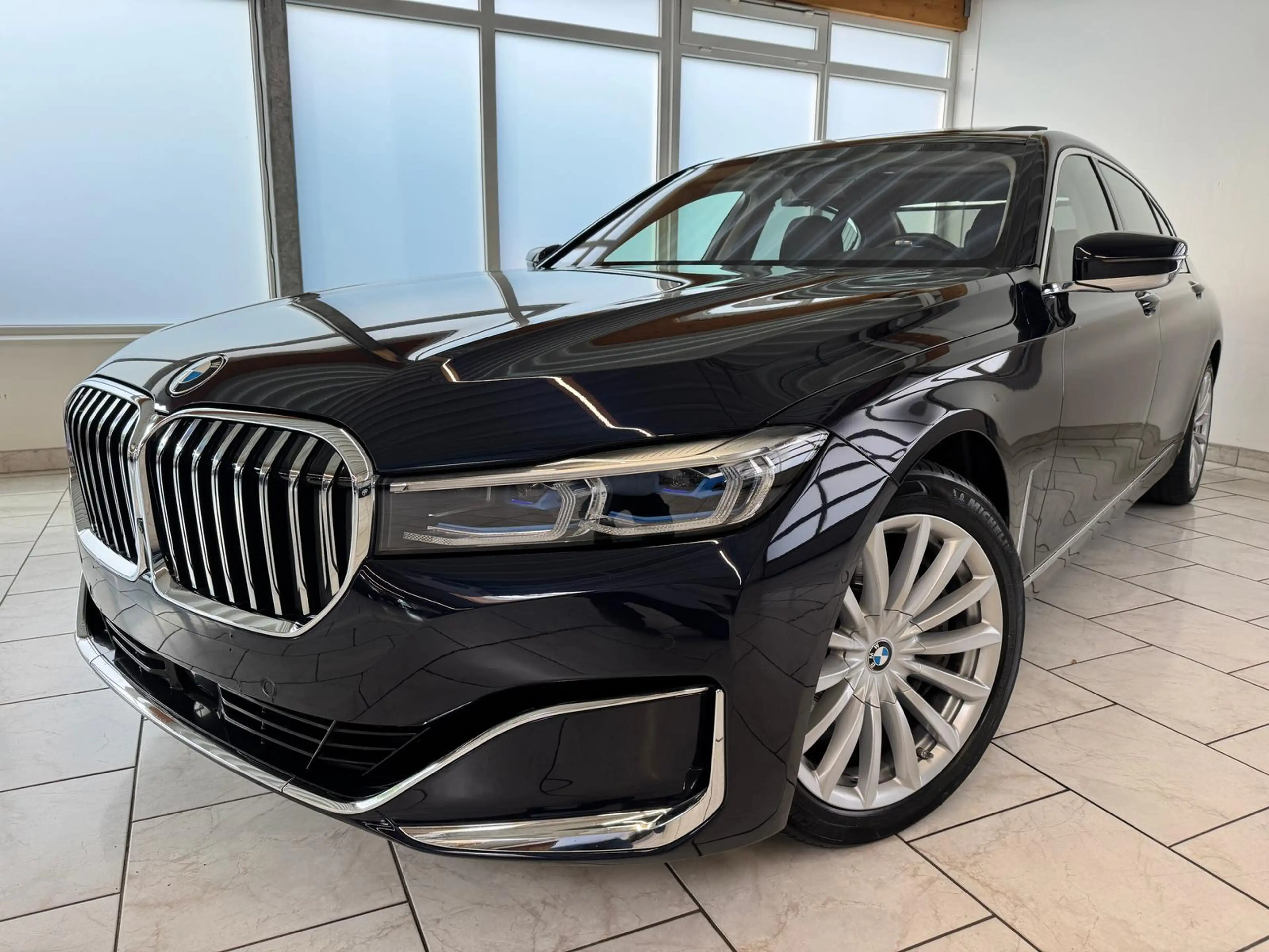 BMW 750 i L xDrive - SkyLounge/Laser/HarmanKardon