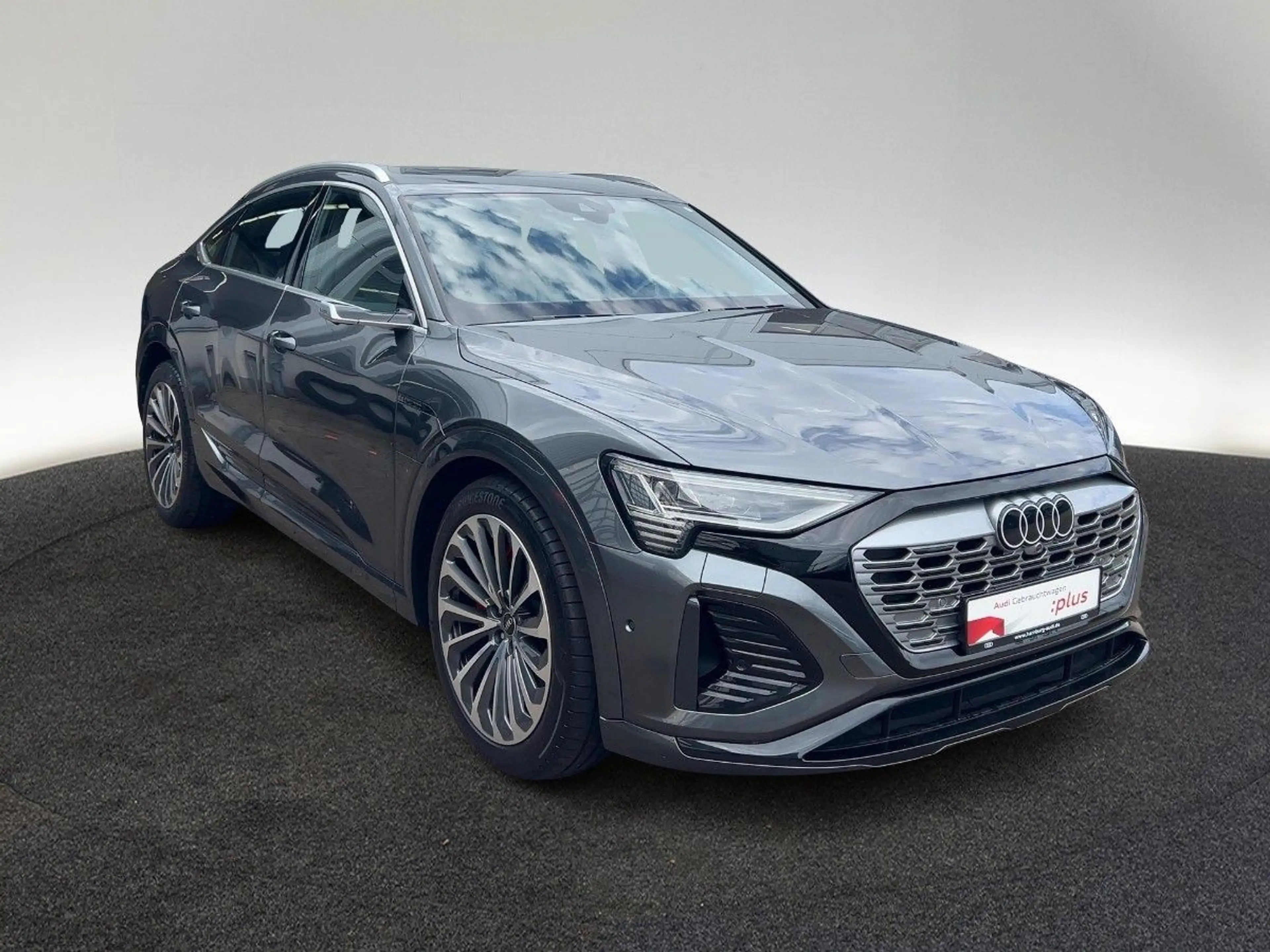 Audi Q8 Sportback 55 e-tron S line quattro — photo 6