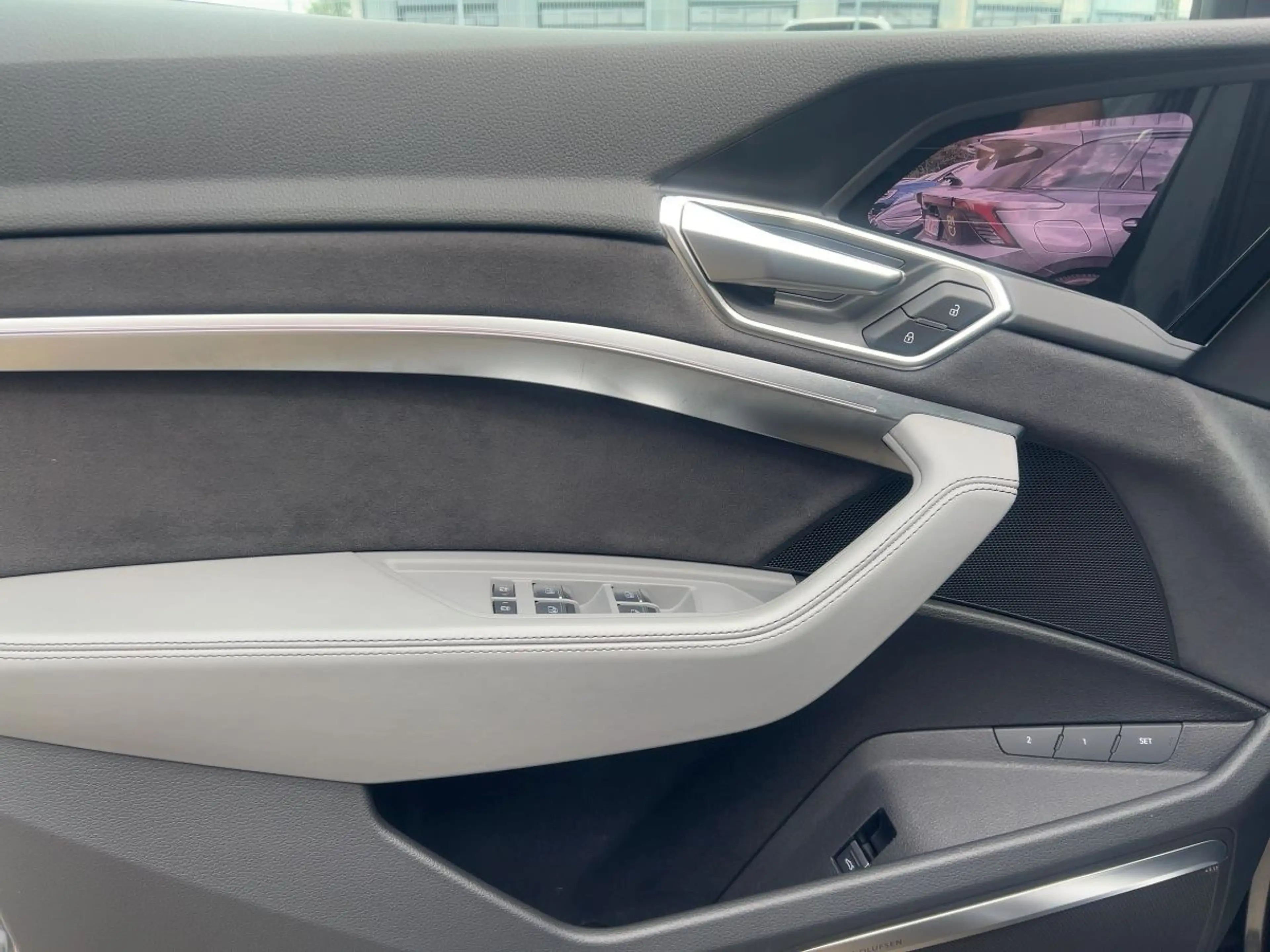 Audi Q8 Sportback 55 e-tron S line quattro — photo 13
