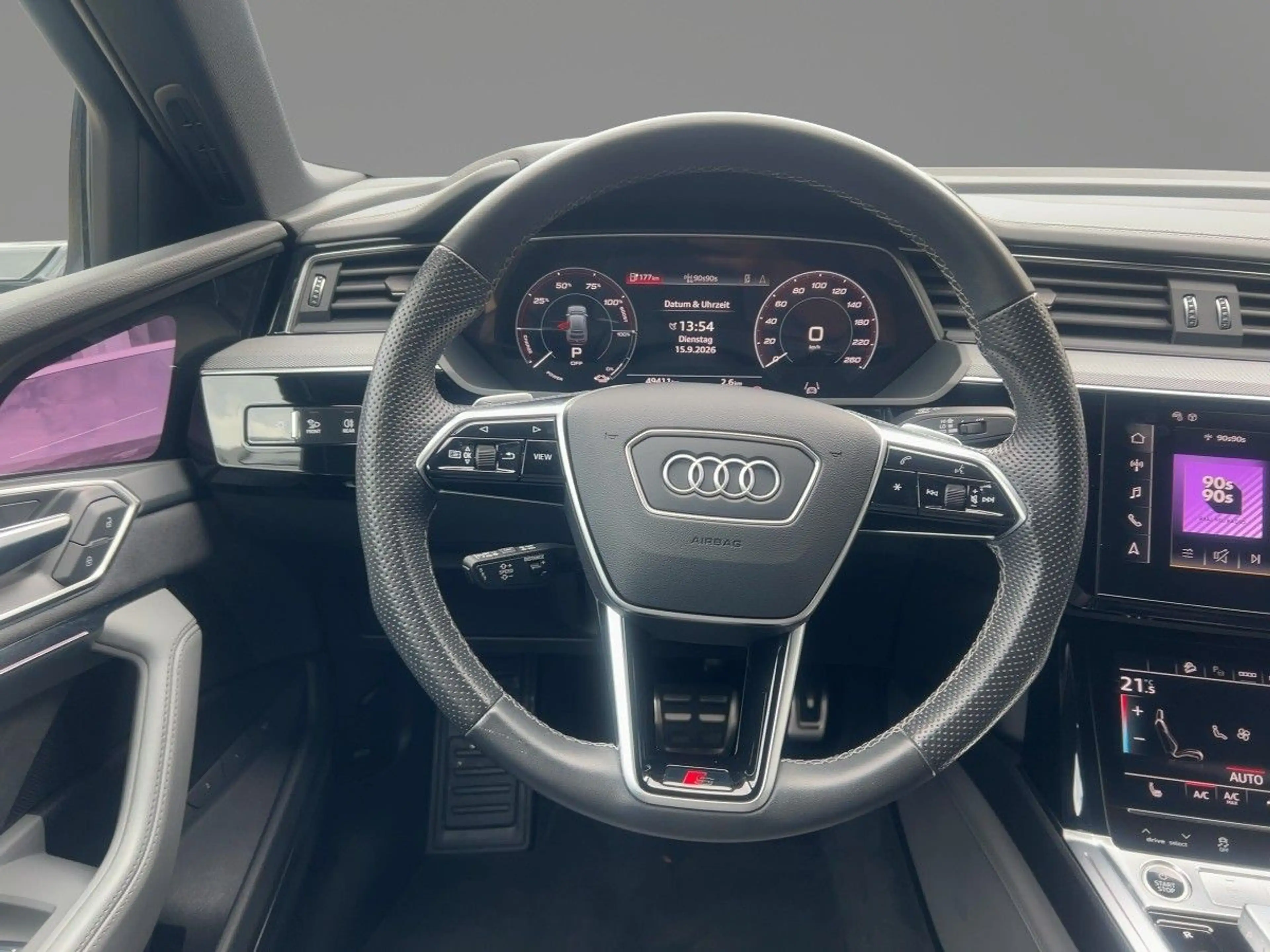 Audi Q8 Sportback 55 e-tron S line quattro — photo 11