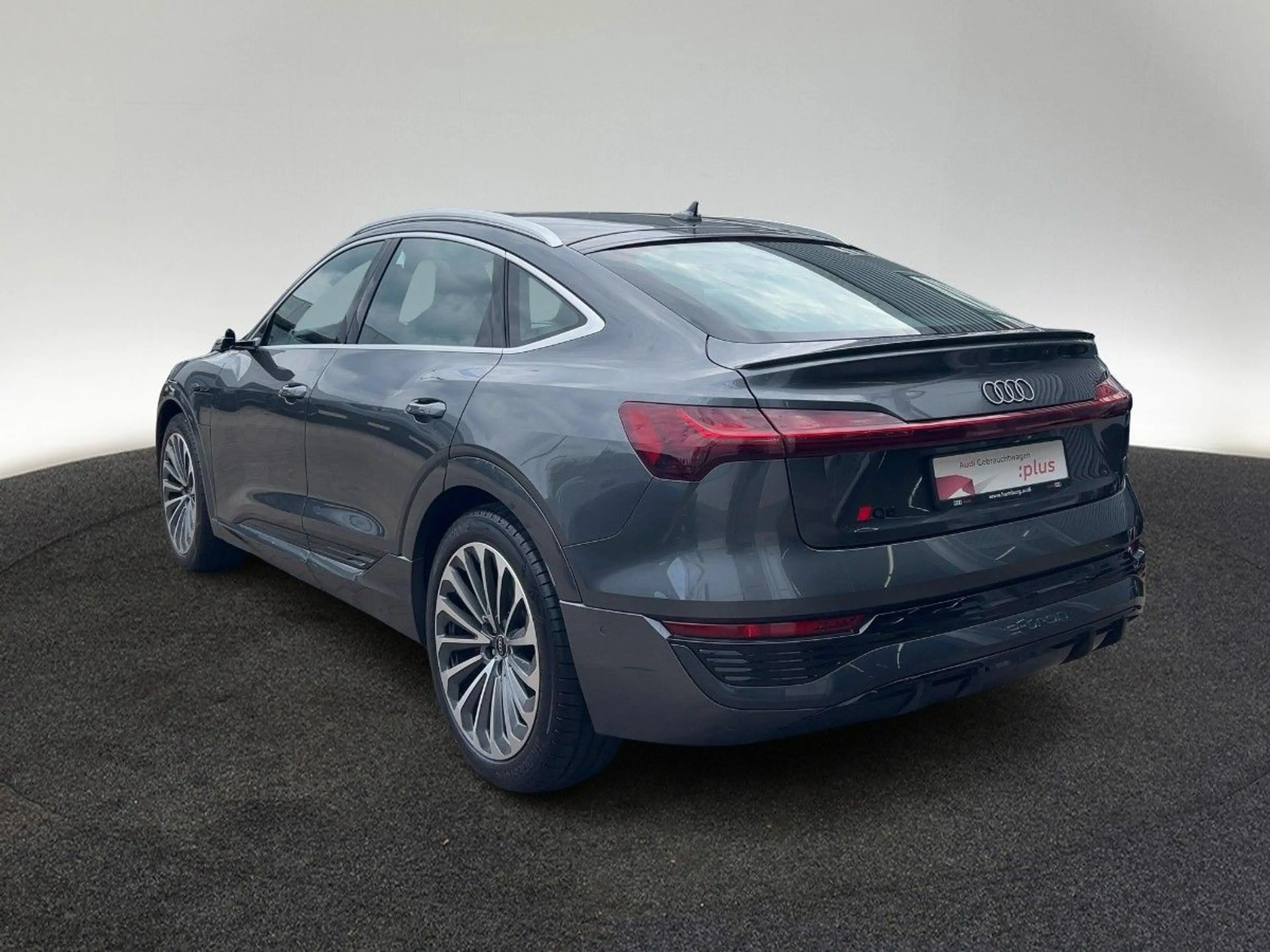 Audi Q8 Sportback 55 e-tron S line quattro — photo 3