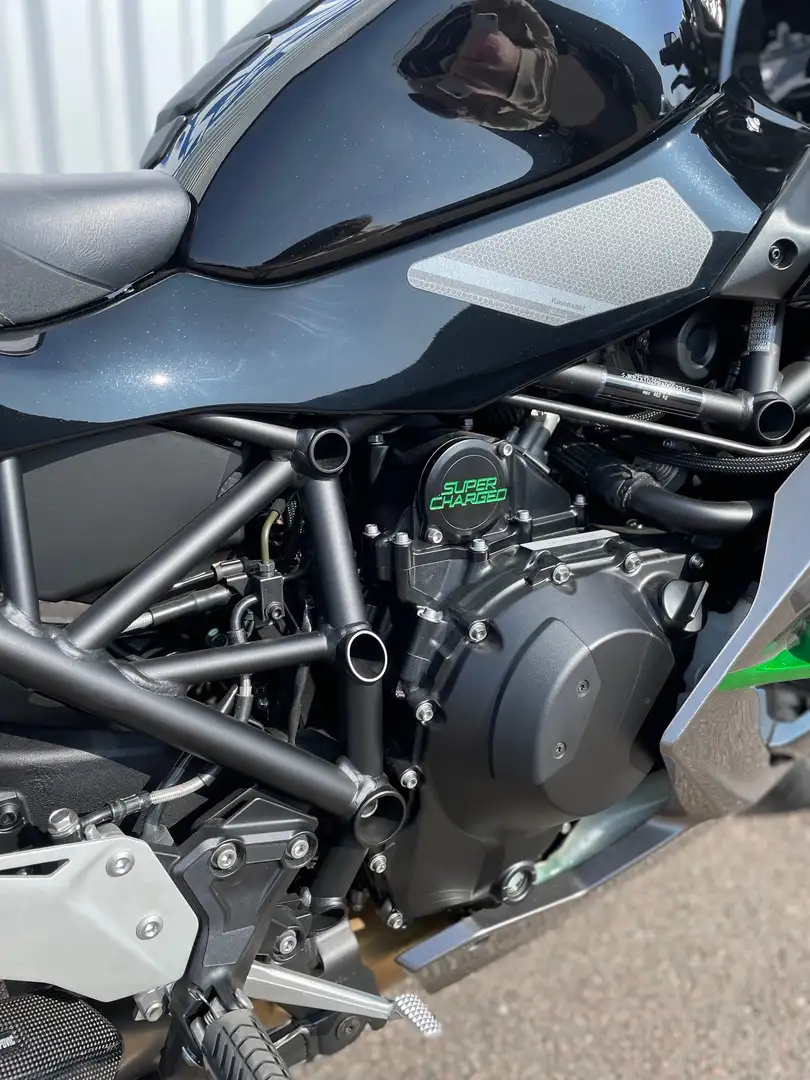Kawasaki Ninja H2 Verde - 2