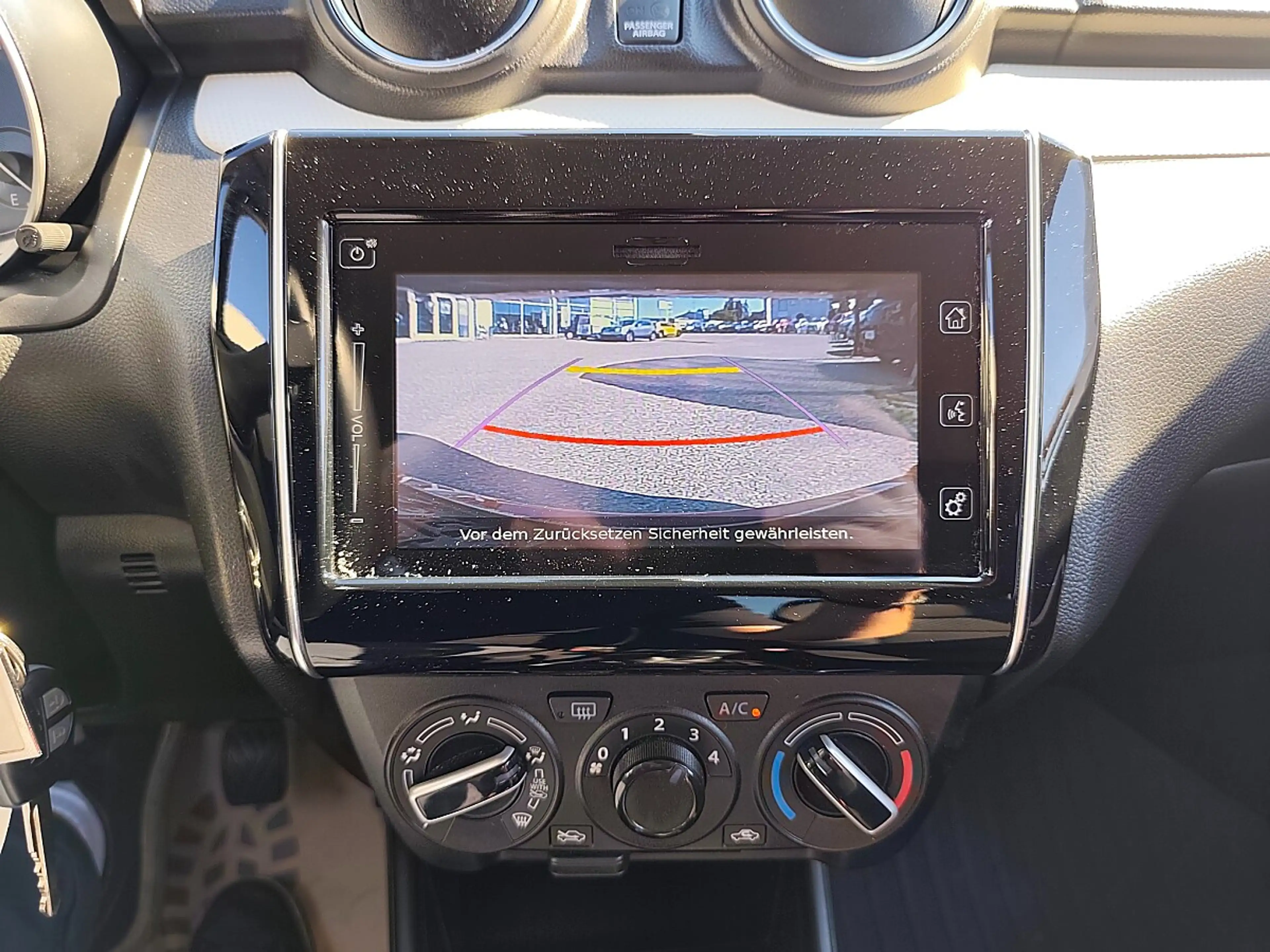 Suzuki Swift 1,2 Hybrid DualJet Shine — photo 11