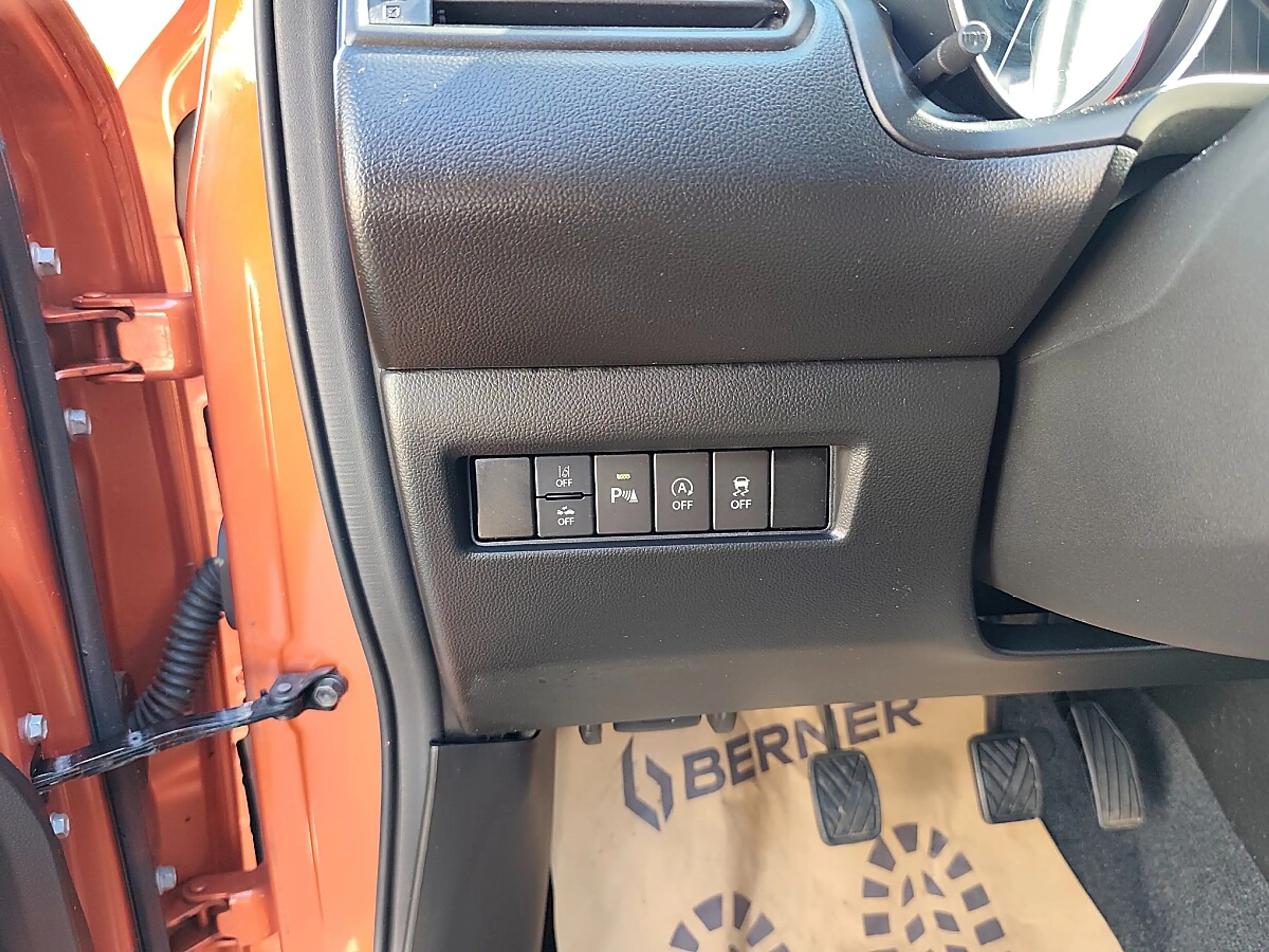 Suzuki Swift 1,2 Hybrid DualJet Shine — photo 12