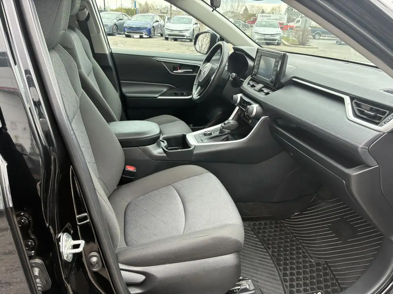 Toyota RAV 4 снимка Toyota RAV 4
