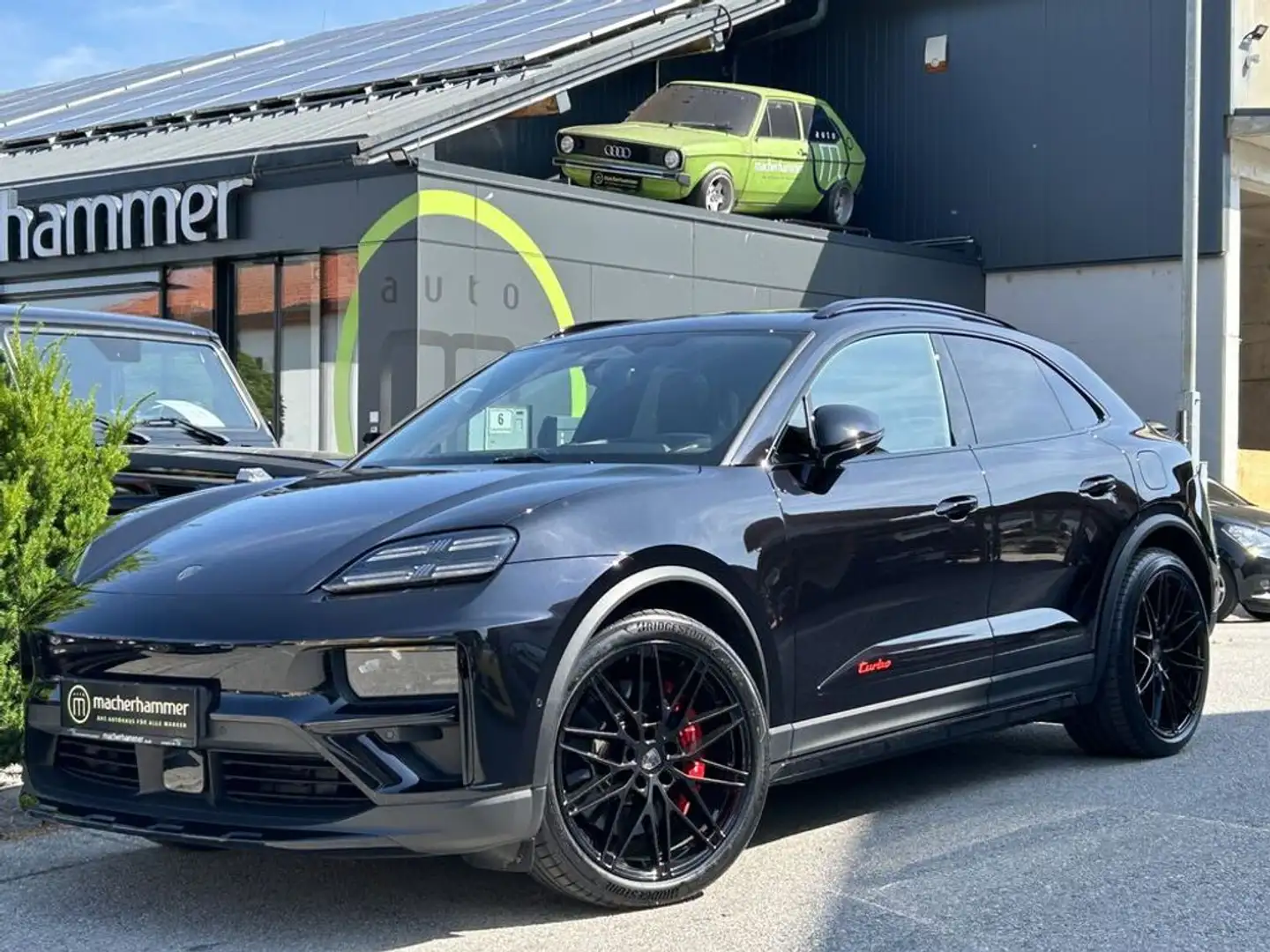 Porsche Macan Turbo 100kWh *LED*PANO*HEADUP*ALLRADLENKUNG* Noir - 1