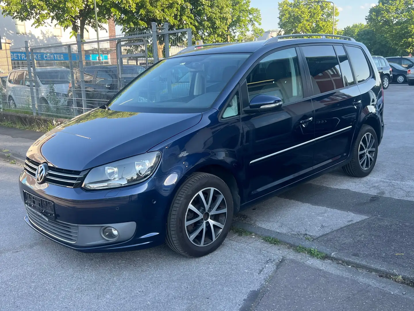 Volkswagen Touran Highline BMT*ALCANTARA LEDER*SCHECKHEFT GEPFLEGT Azul - 2