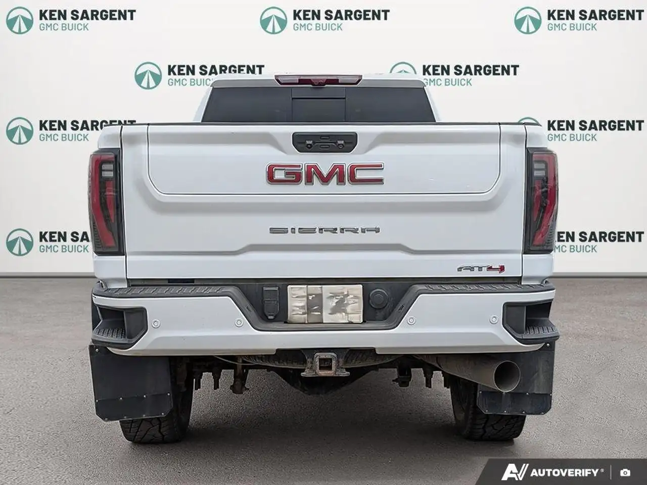 GMC Sierra 3500HD снимка GMC Sierra 3500HD