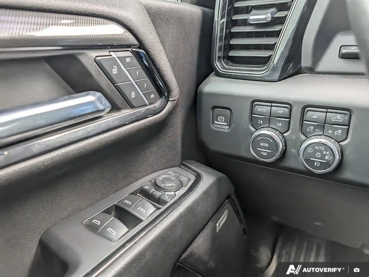 GMC Sierra 3500HD снимка GMC Sierra 3500HD