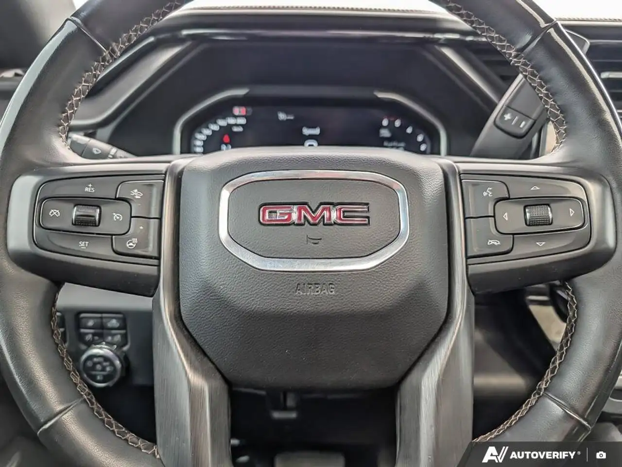 GMC Sierra 3500HD снимка GMC Sierra 3500HD