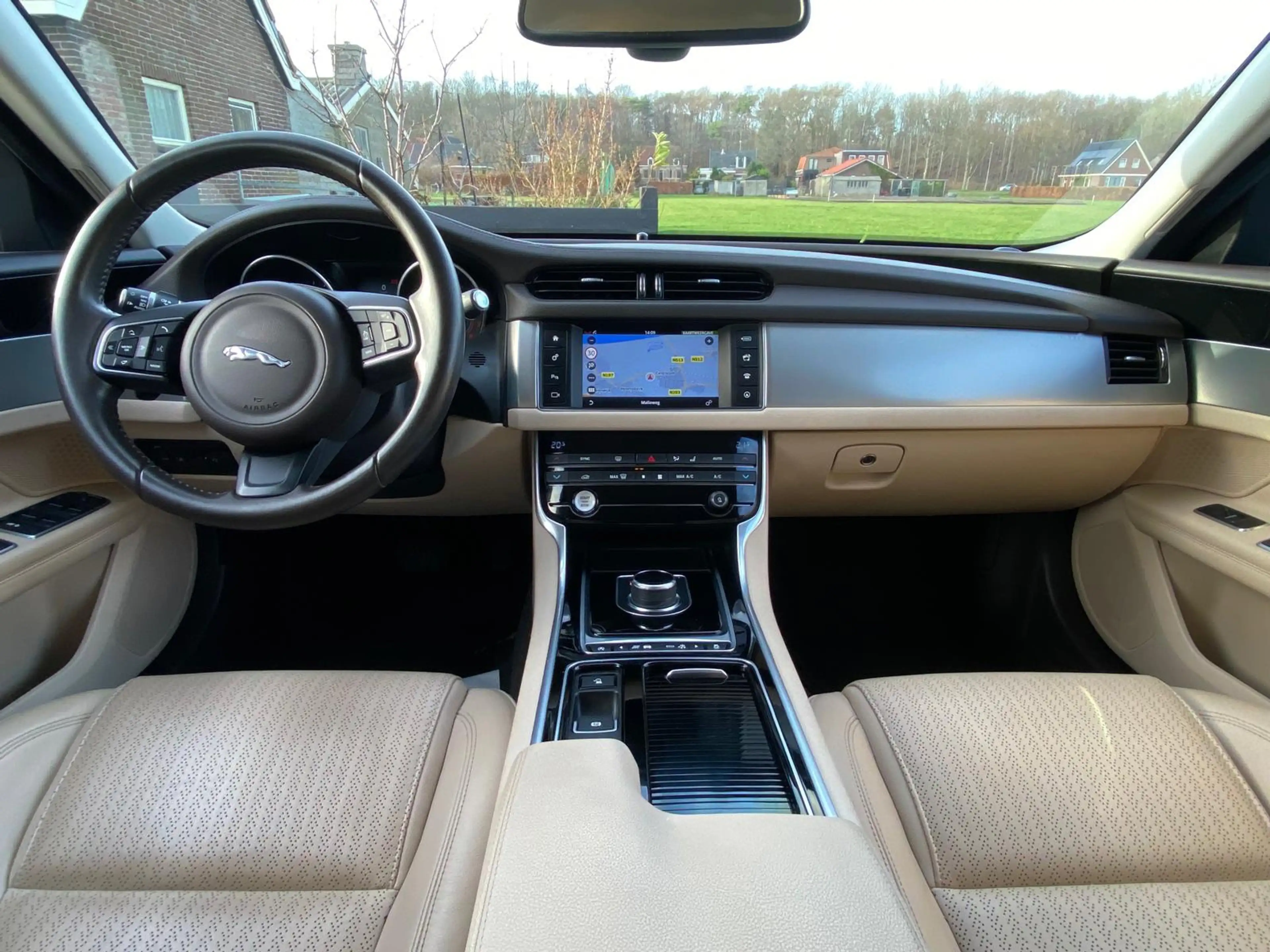 Jaguar XF 2.0 Portfolio Leder-Int NAVI CAMERA 241PK Org-NL C — photo 4