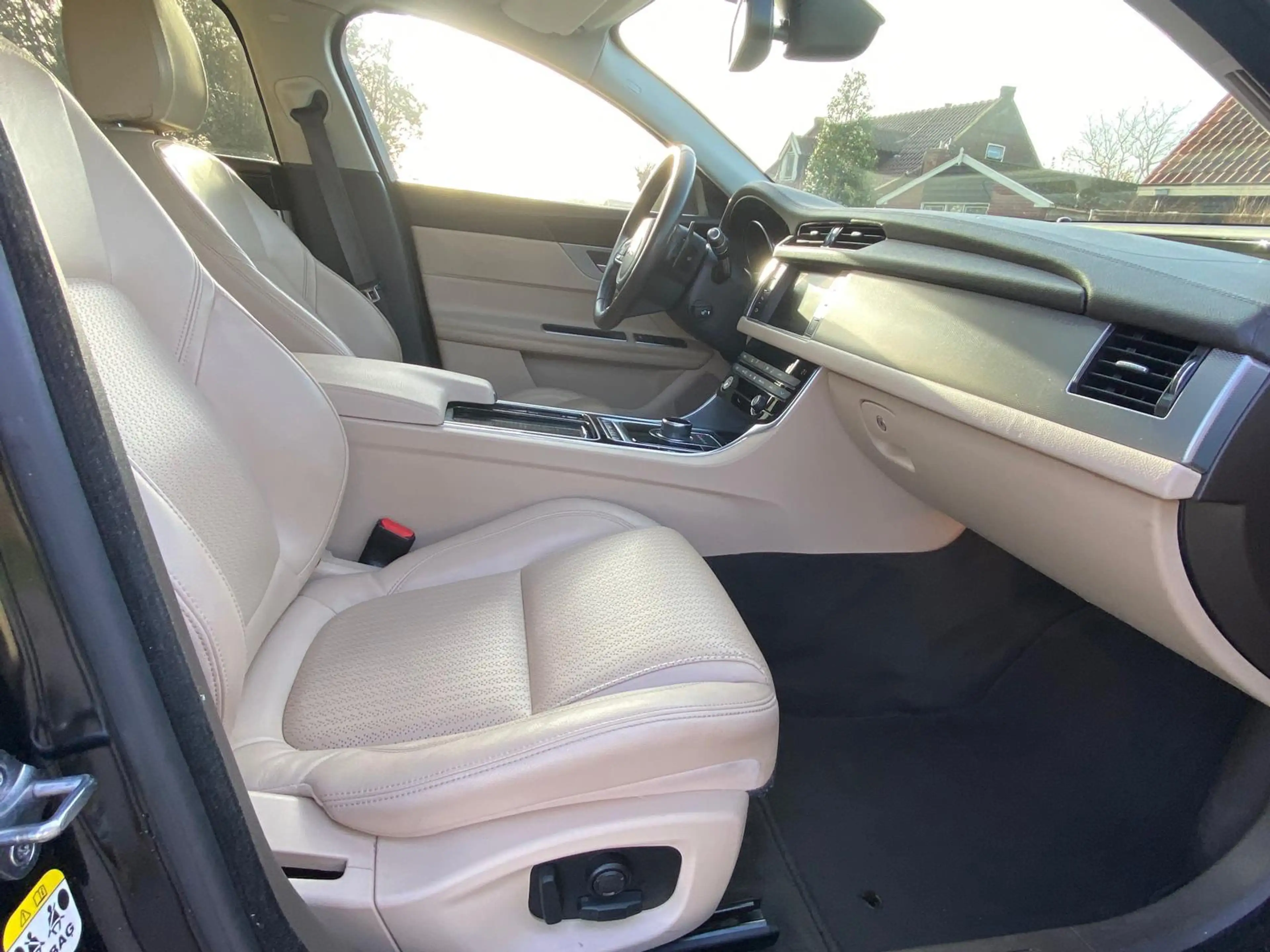 Jaguar XF 2.0 Portfolio Leder-Int NAVI CAMERA 241PK Org-NL C — photo 18