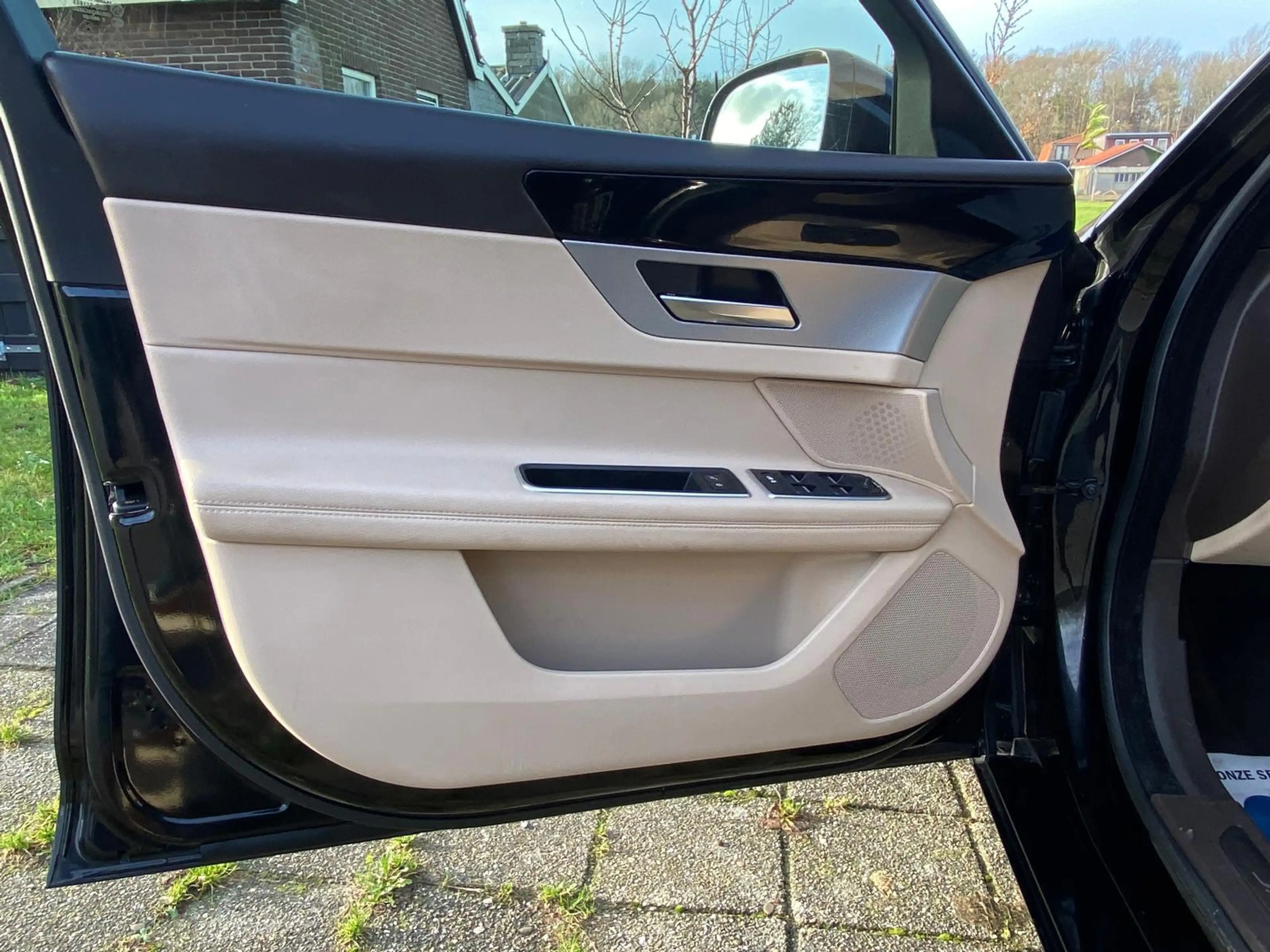 Jaguar XF 2.0 Portfolio Leder-Int NAVI CAMERA 241PK Org-NL C — photo 22