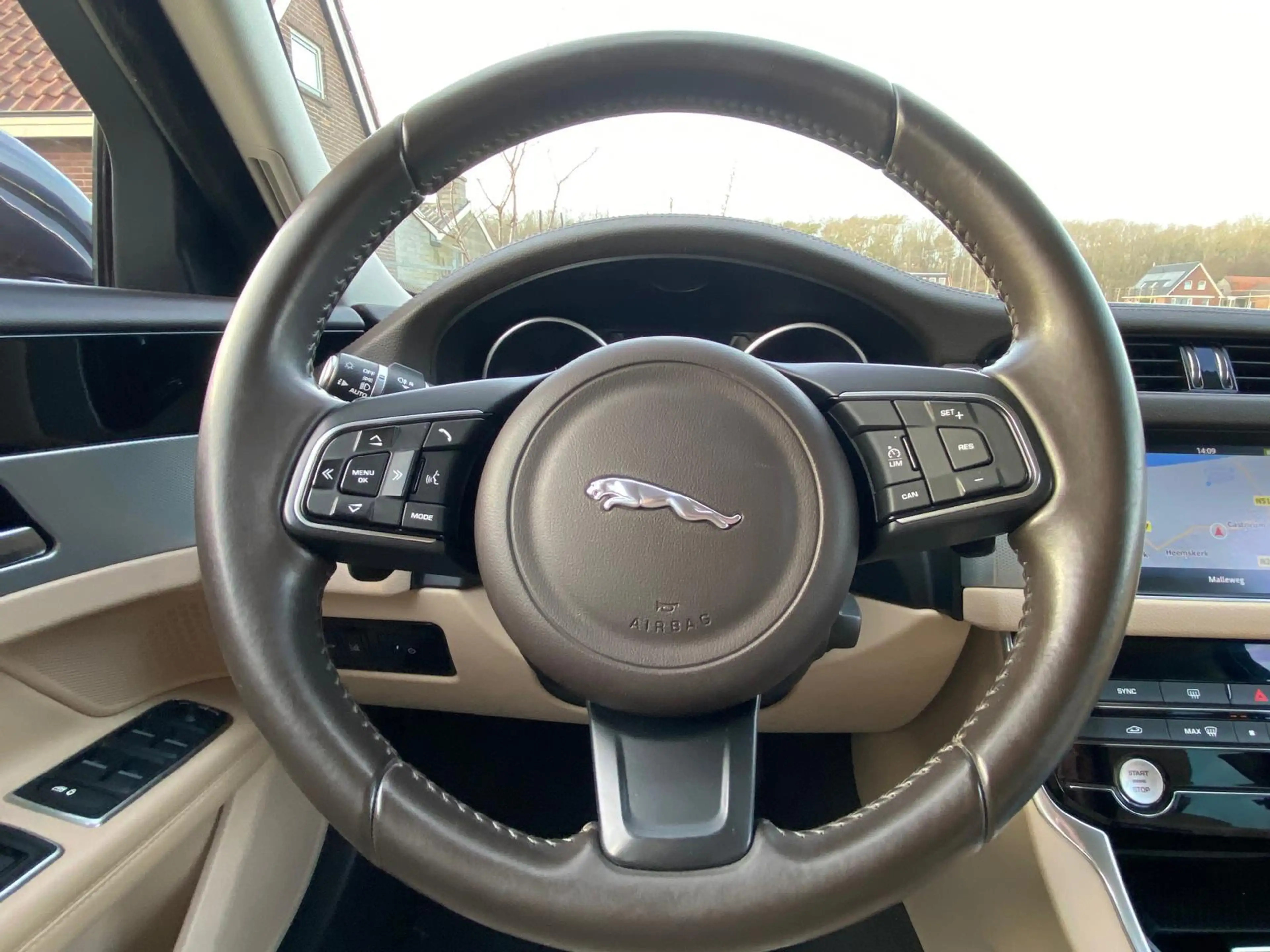 Jaguar XF 2.0 Portfolio Leder-Int NAVI CAMERA 241PK Org-NL C — photo 24