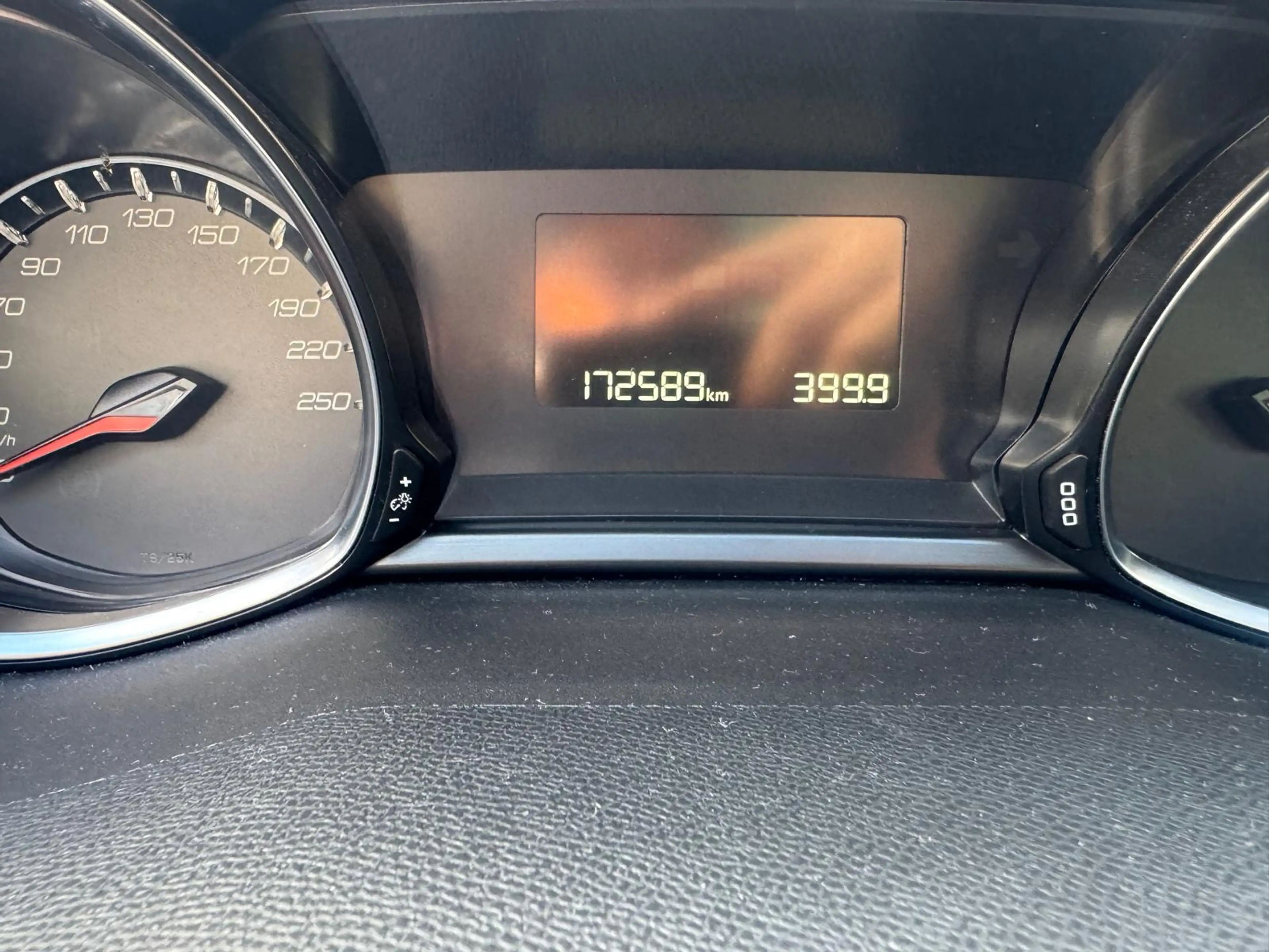 Peugeot 308 308 SW 1.6 BlueHDi Allure STT — photo 12