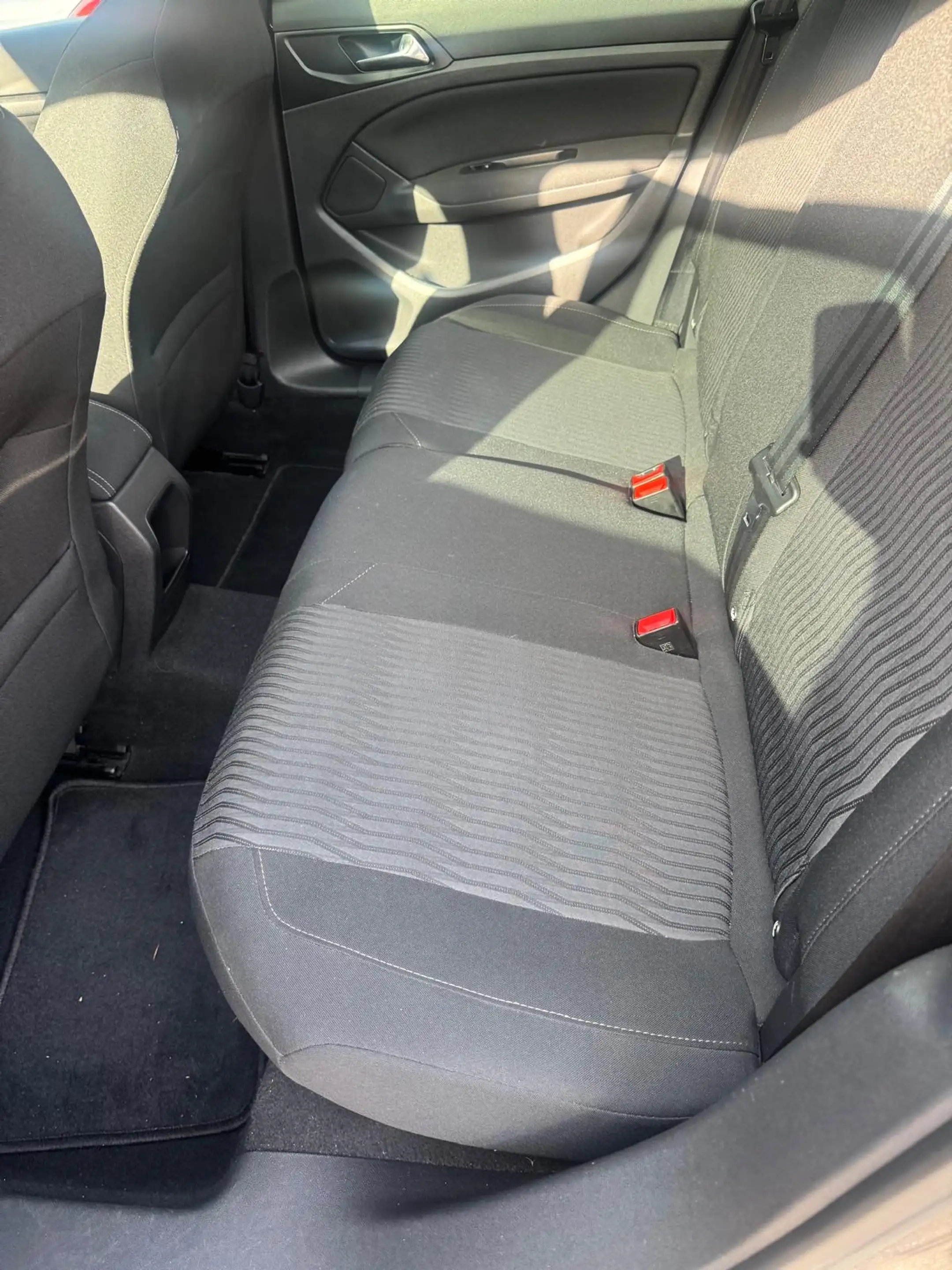 Peugeot 308 308 SW 1.6 BlueHDi Allure STT — photo 7