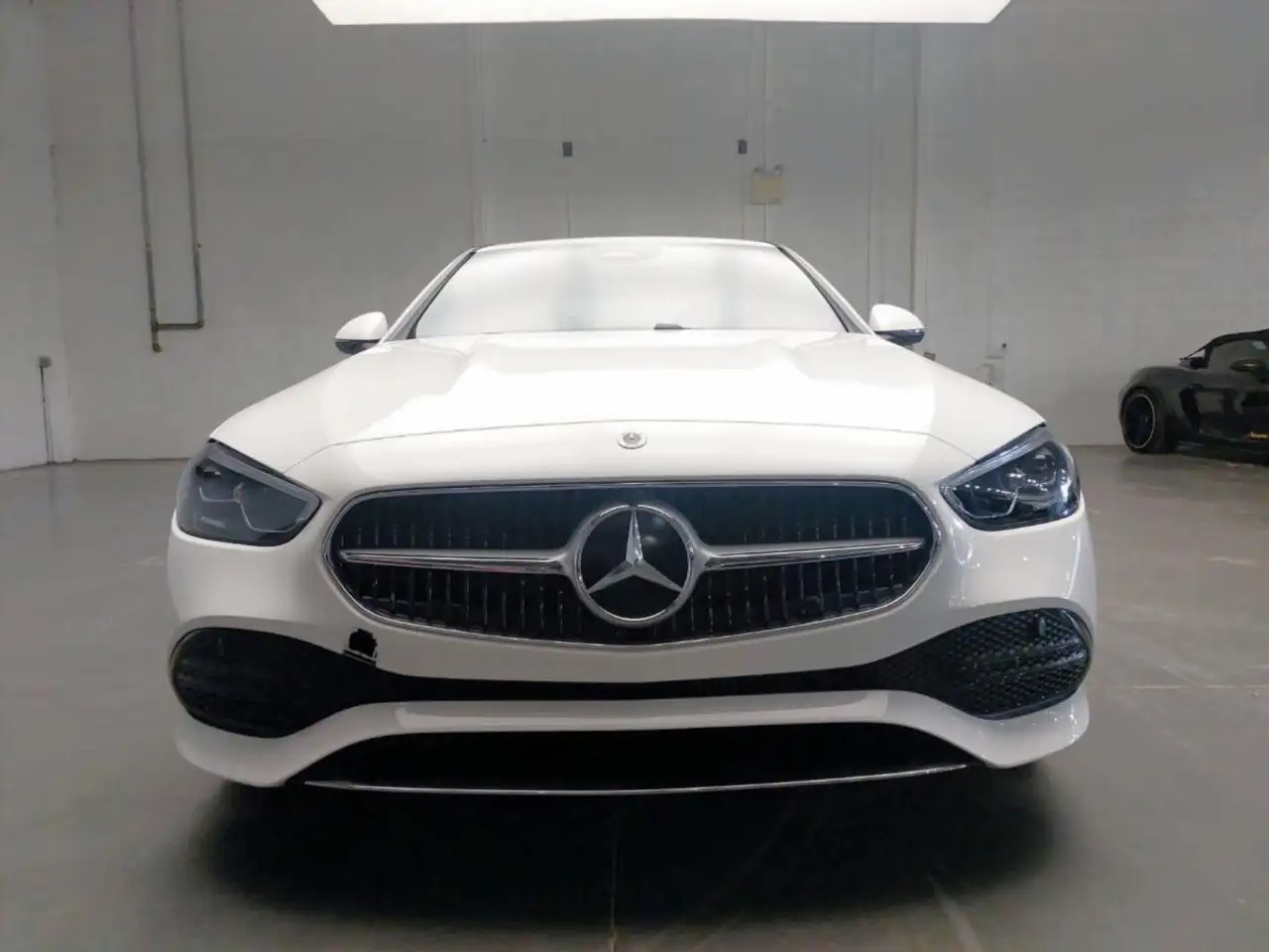 Mercedes-Benz C-Class снимка Mercedes-Benz C-Class