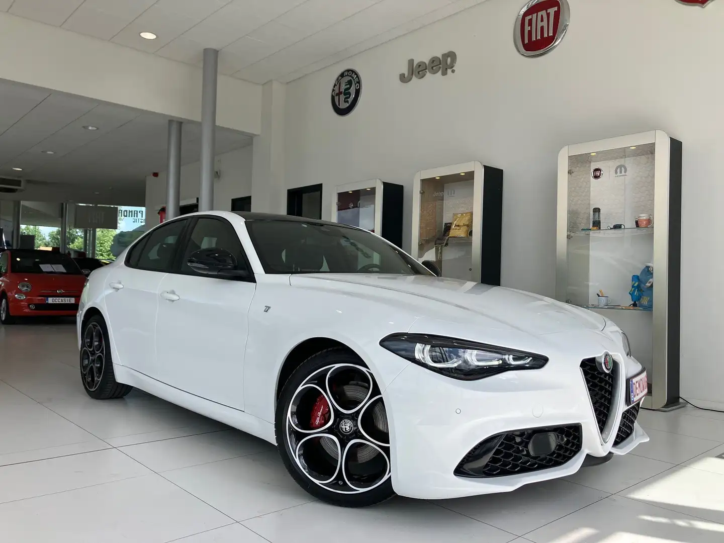 Alfa Romeo Giulia Ti 160 PK | SCHUIFDAK+19" | 36% VOORDEEL+GARANTIE Blanc - 1