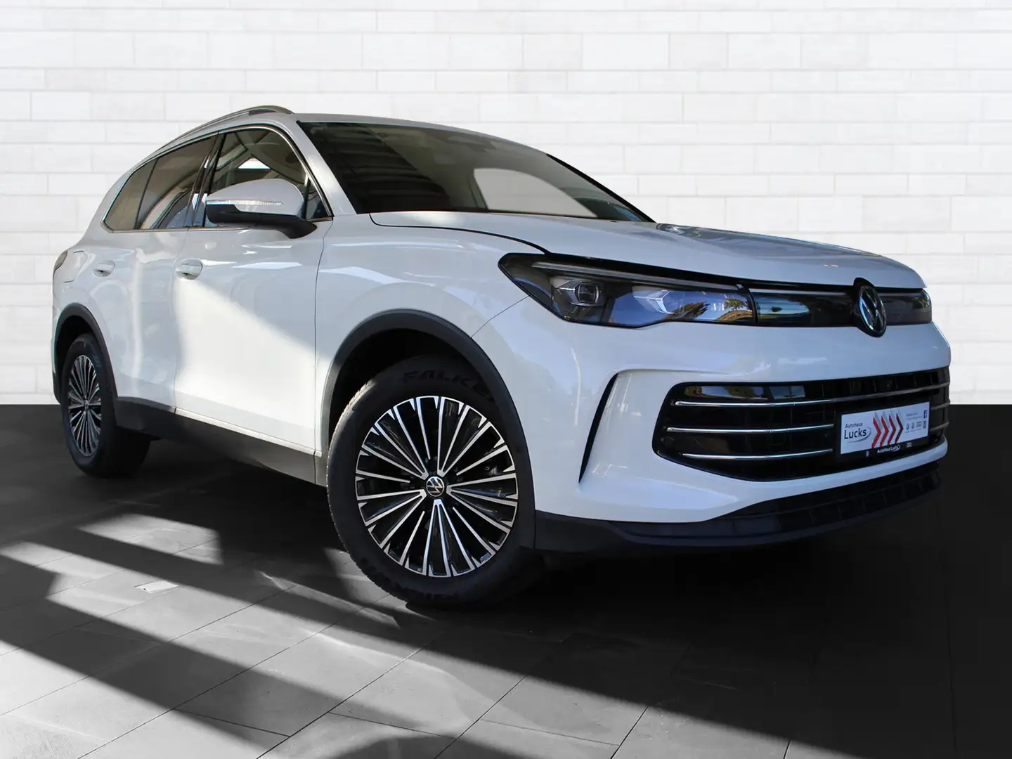 Volkswagen Tiguan 1.5 eTSI Elegance IQ-LIGHT NAVI AHK ACC Weiß - 2