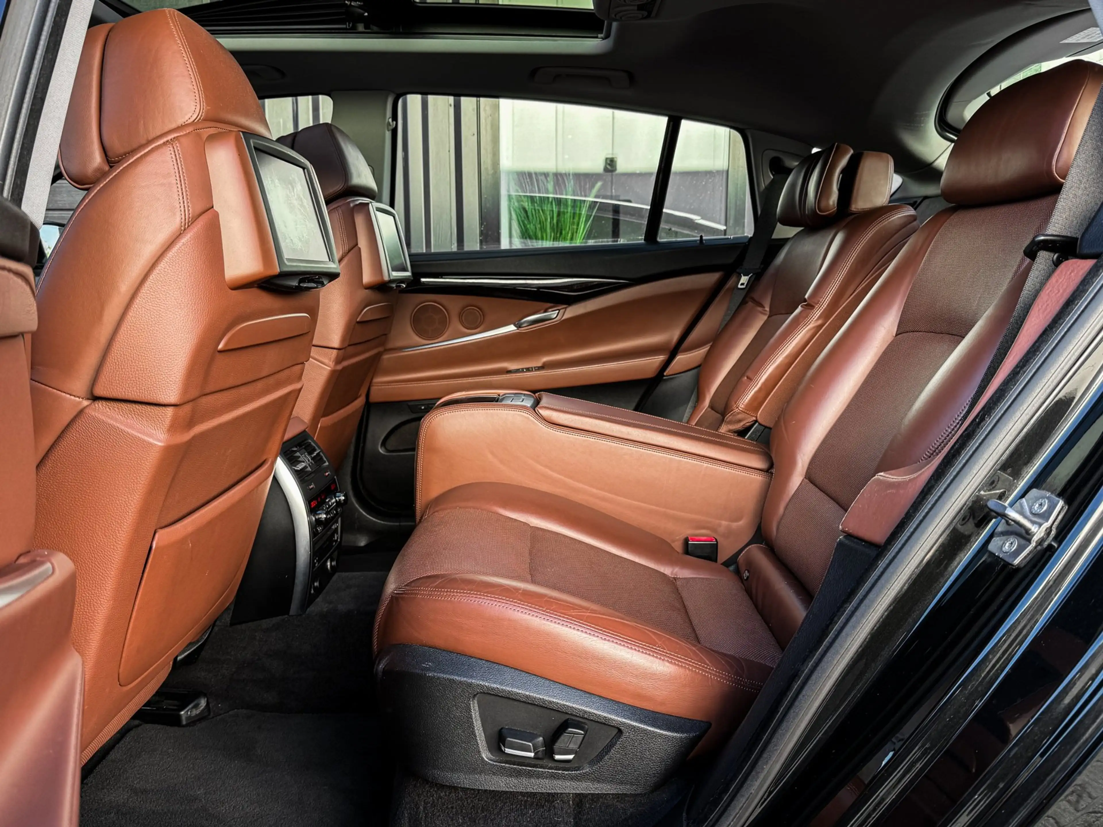 BMW 535 5-serie Gran Turismo 535i GT Executive 306 PK PANO — photo 2