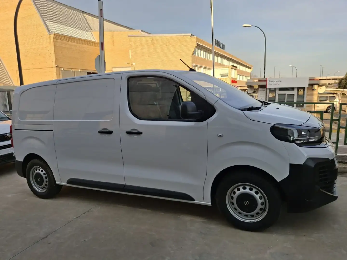 Opel Vivaro Furgón 1.5 BlueHDi S&S M 120 - 1