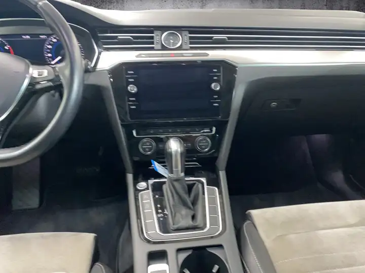 Volkswagen Passat Variant 2.0 TSI Highline DSG nur an Gewerbe/ Export – Foto 19