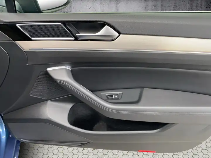 Volkswagen Passat Variant 2.0 TSI Highline DSG nur an Gewerbe/ Export – Foto 16