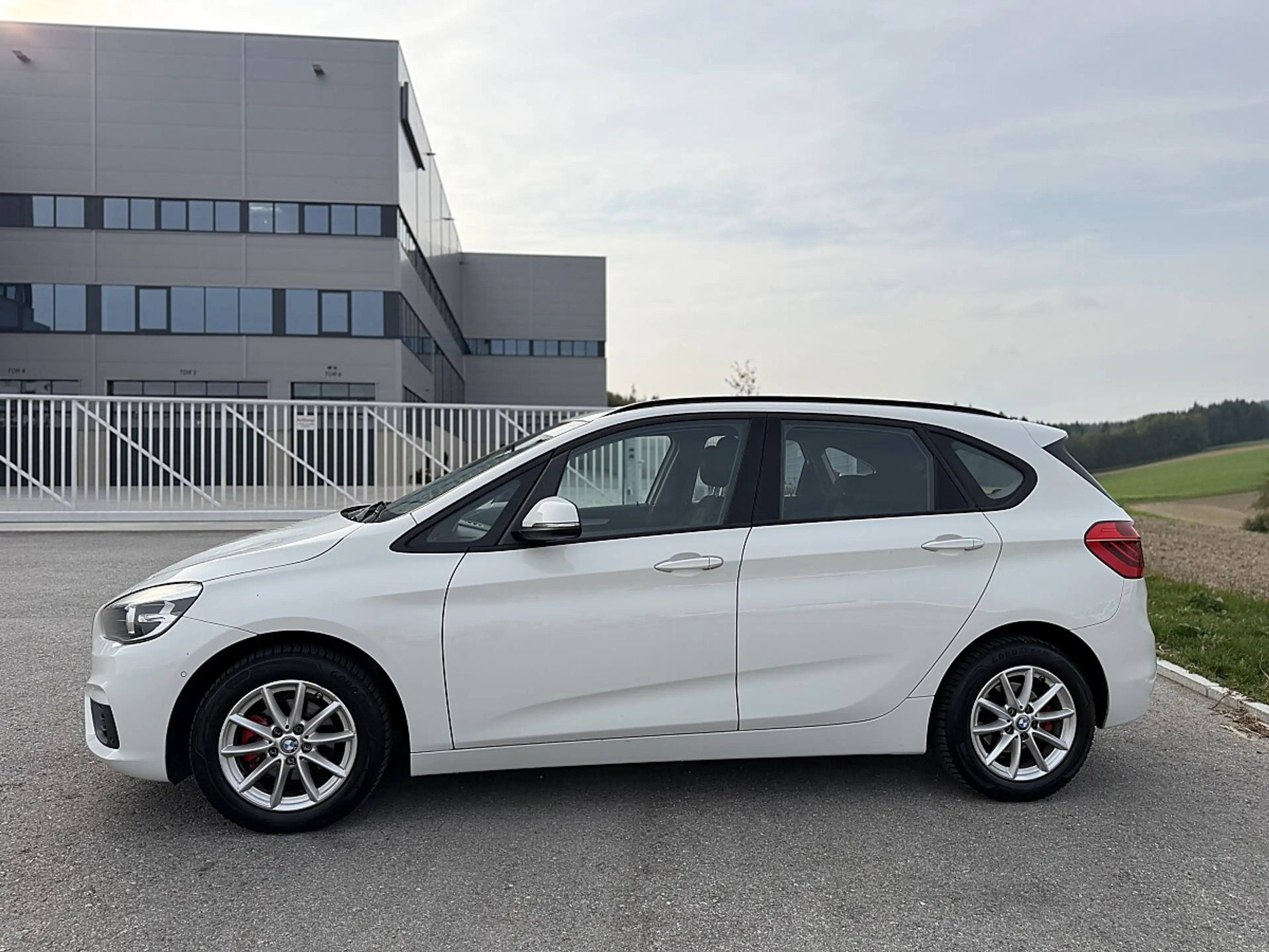 BMW 214 d Active Tourer *OAMTC*PICKERL*PDC*TEMPOMAT* — photo 3