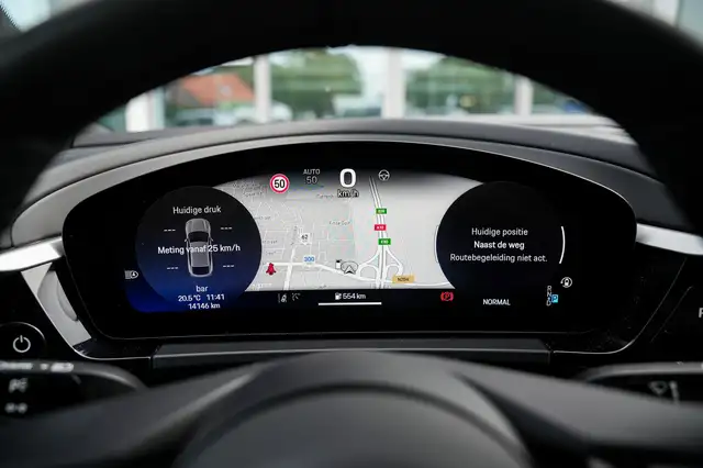 Porsche Macan view 14