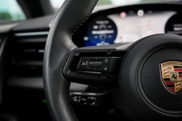 Porsche Macan view 16