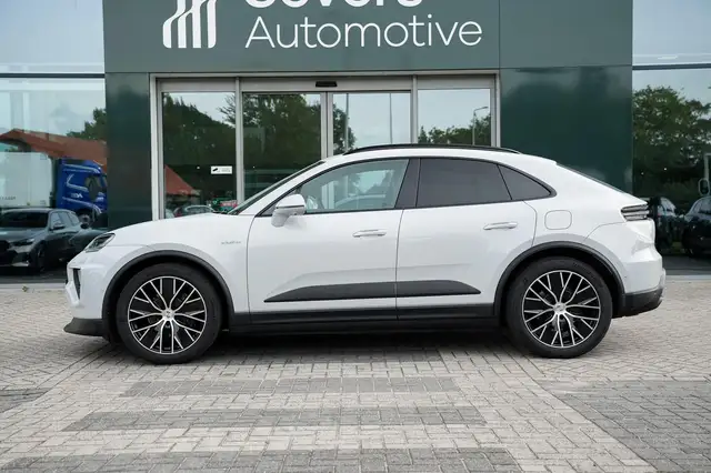 Porsche Macan view 6