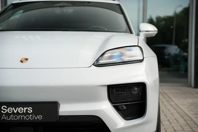 Porsche Macan view 20