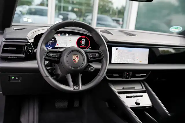 Porsche Macan view 10