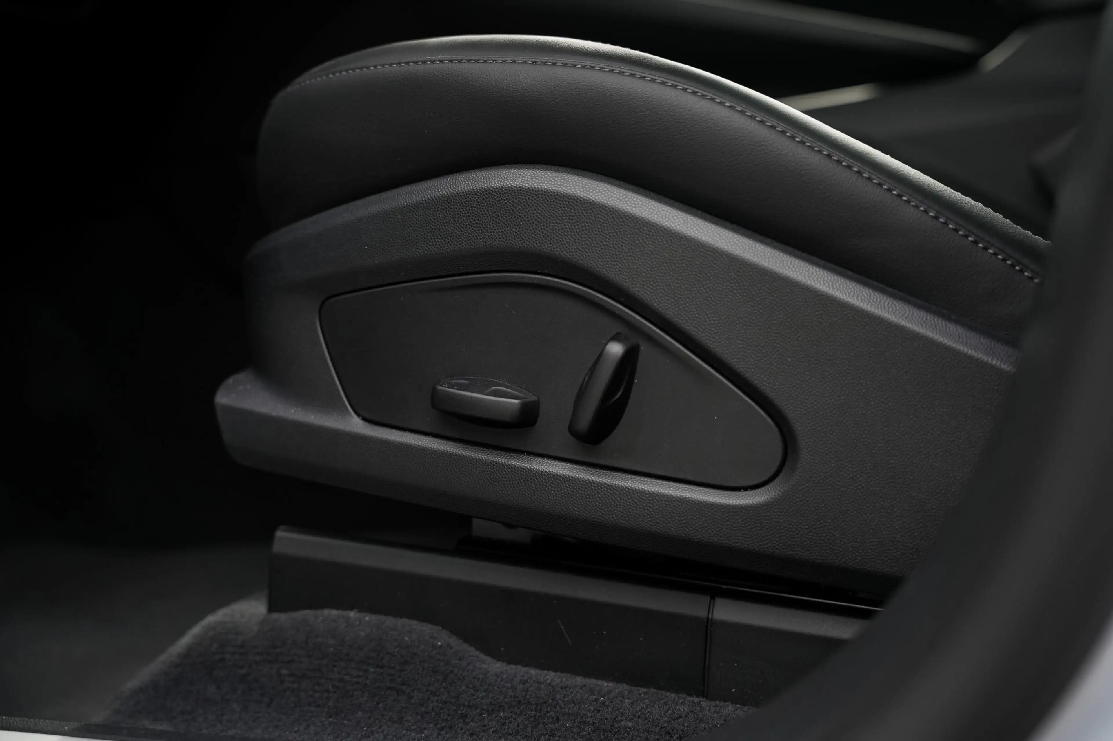 Porsche Macan 4 100 kWh l Luchtvering l InnoDrive l Panoramadak — photo 9