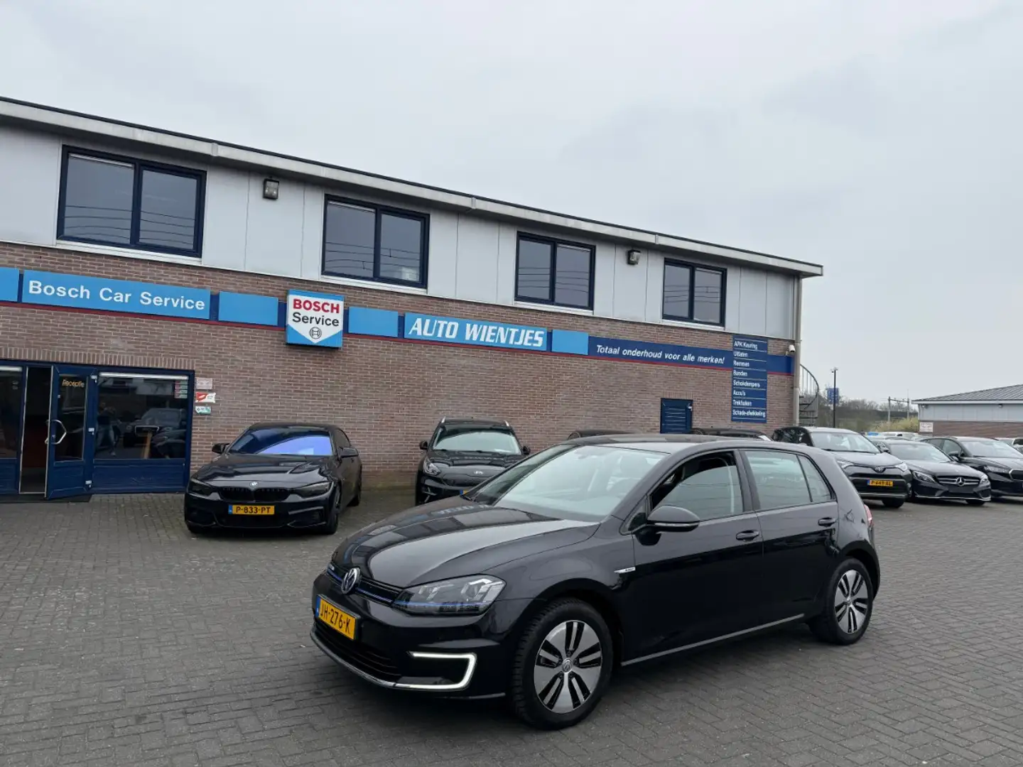 Volkswagen e-Golf Aut 85 KW | Comfort 5-Drs | SOH 82% | Navi | Carpl Schwarz - 2