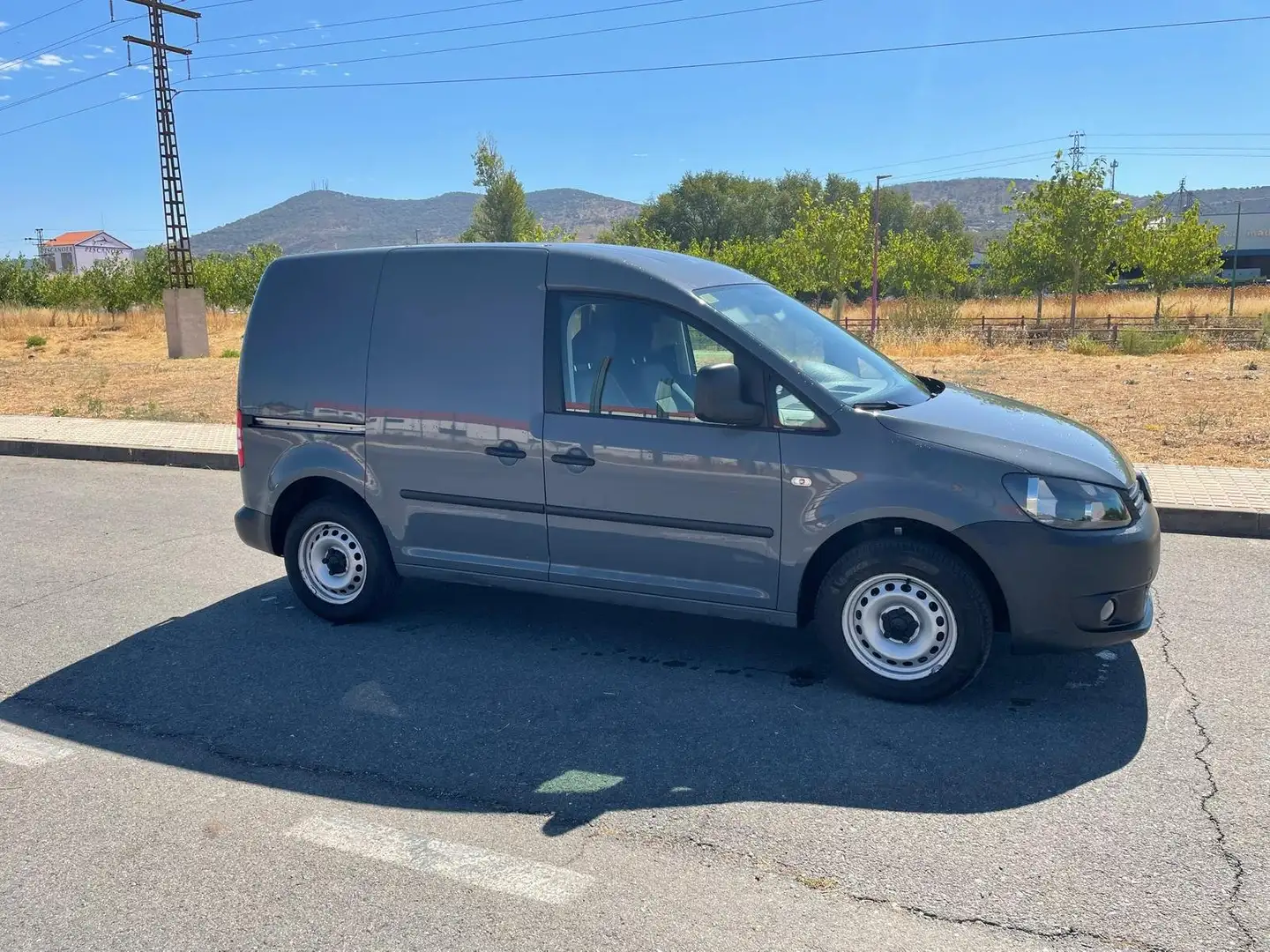 Volkswagen Caddy Furgón 1.6TDI sin pta. Gris - 2