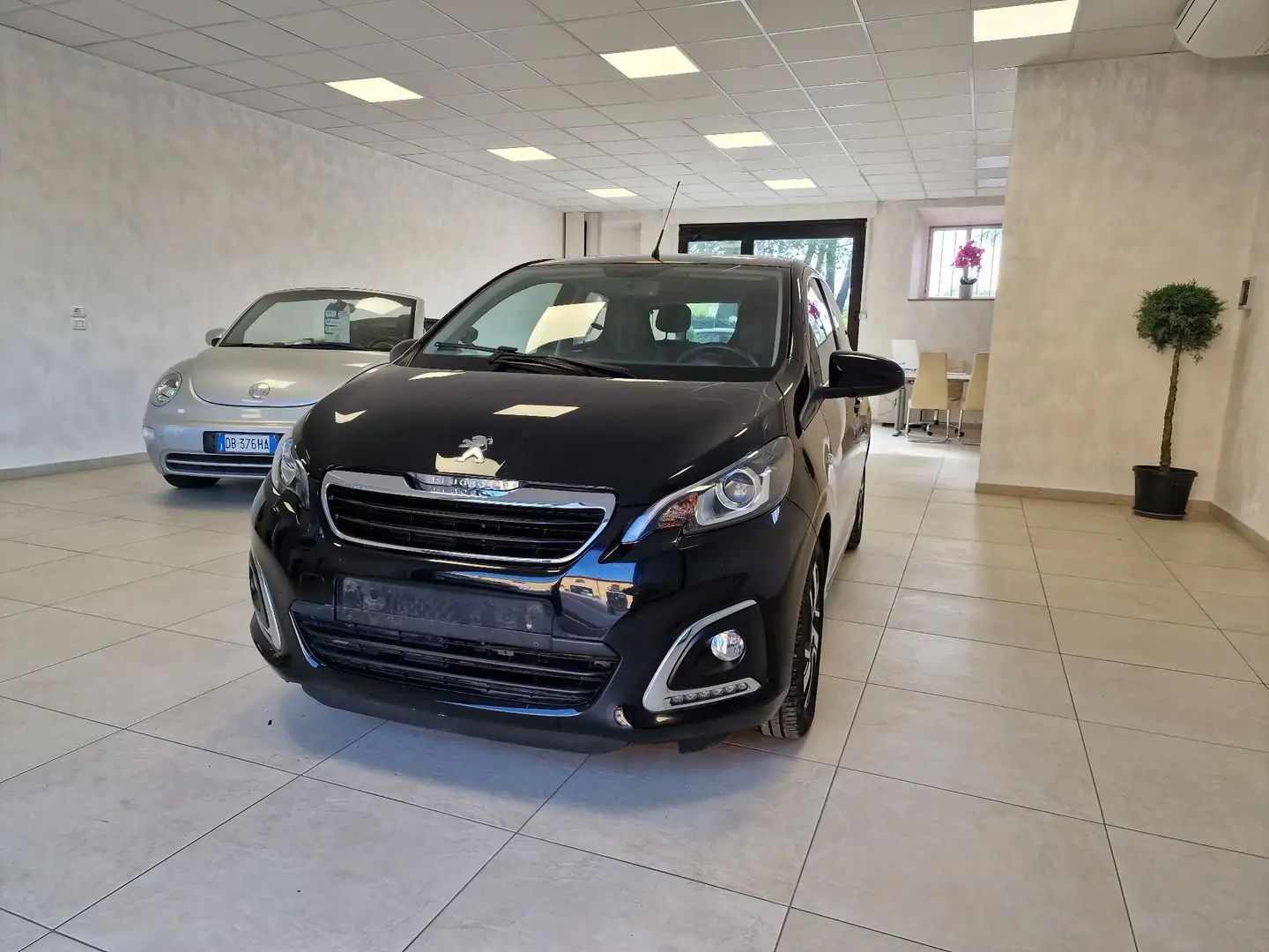 Peugeot 108 5p 1.0 vti Allure E6 Grau - 2