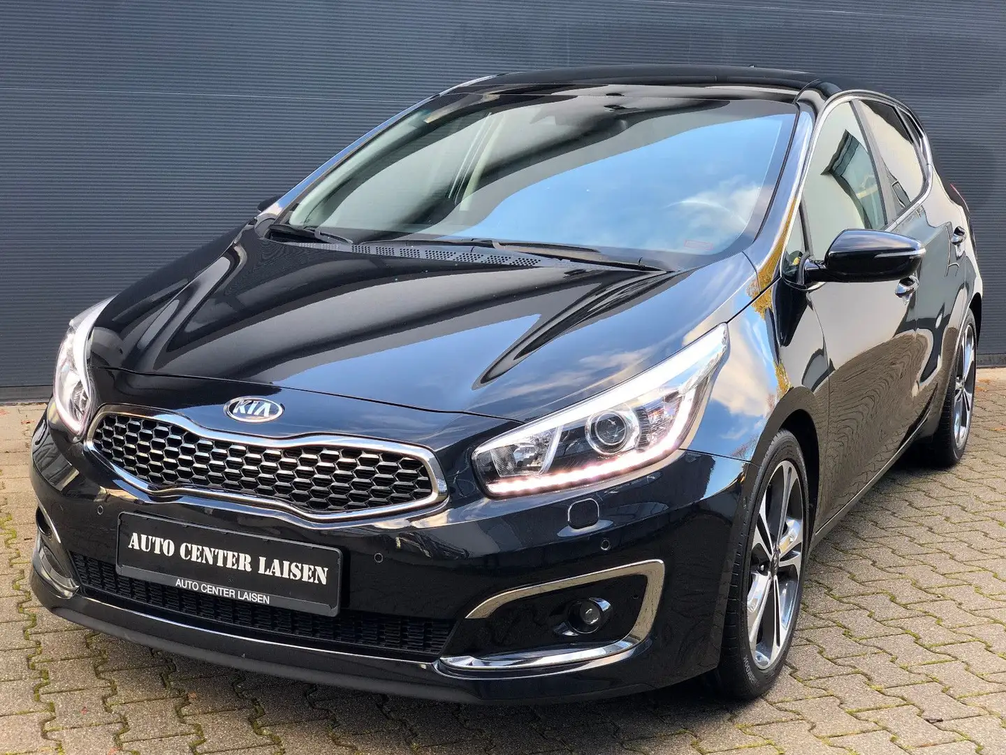 Kia Ceed / cee'd Ceed Platinum Edition Xenon Navi Leder PDC SHZ Noir - 1