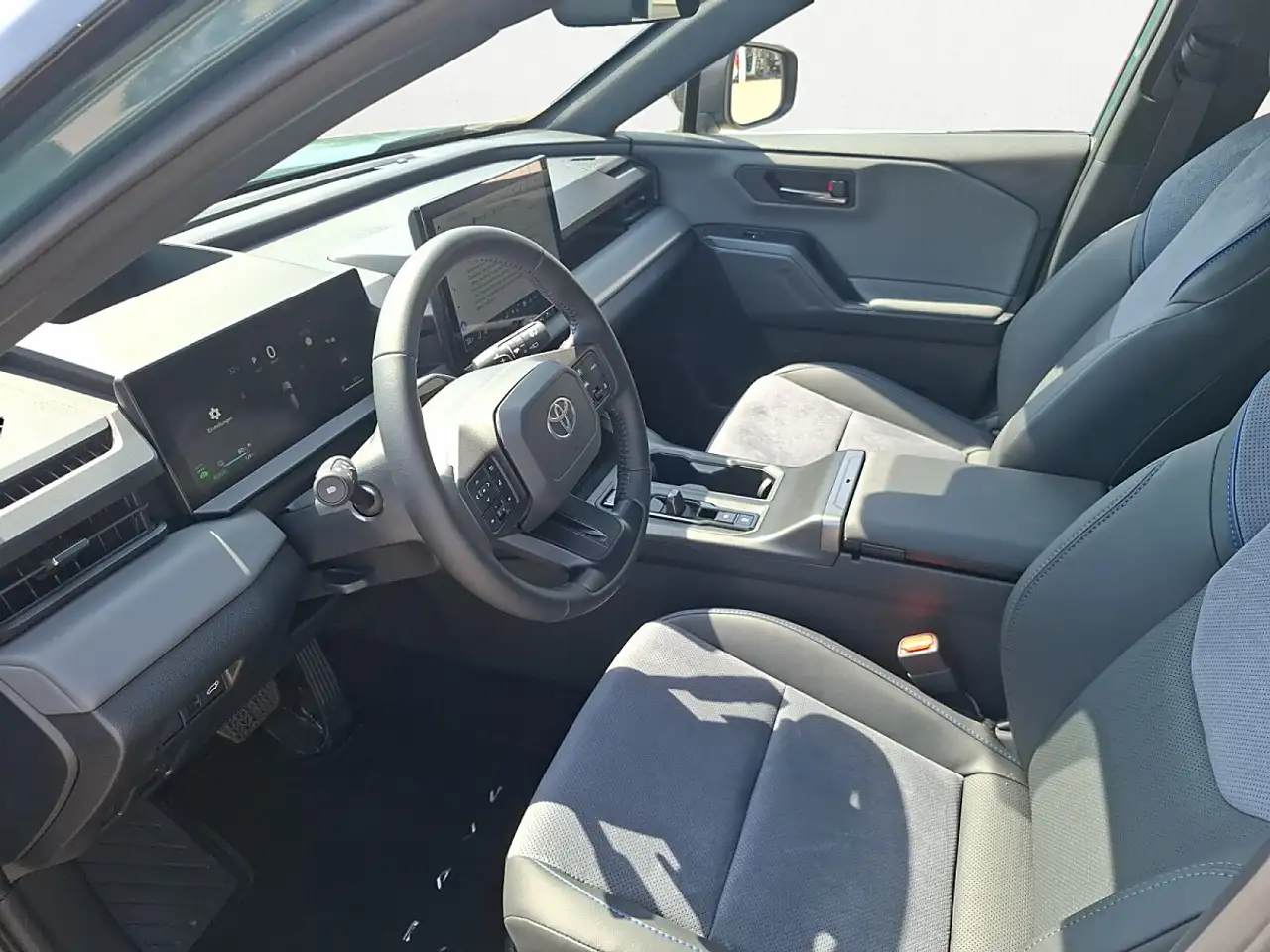 Toyota RAV4 2026 — фото 11