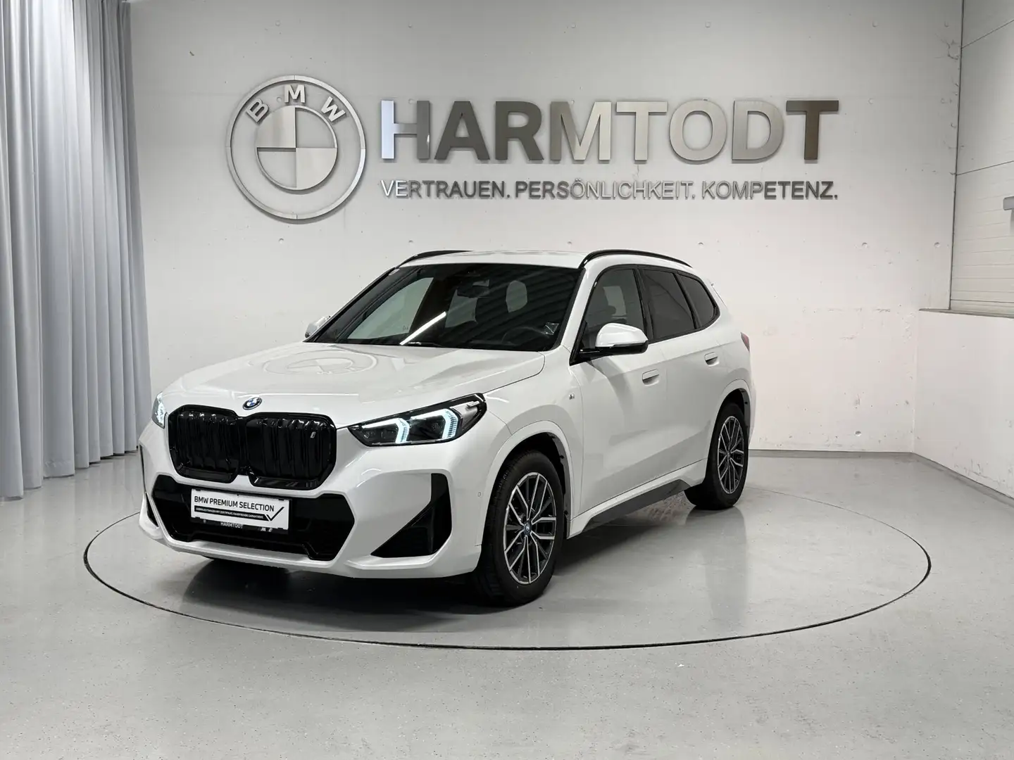 BMW iX1 xDrive30 Weiß - 2