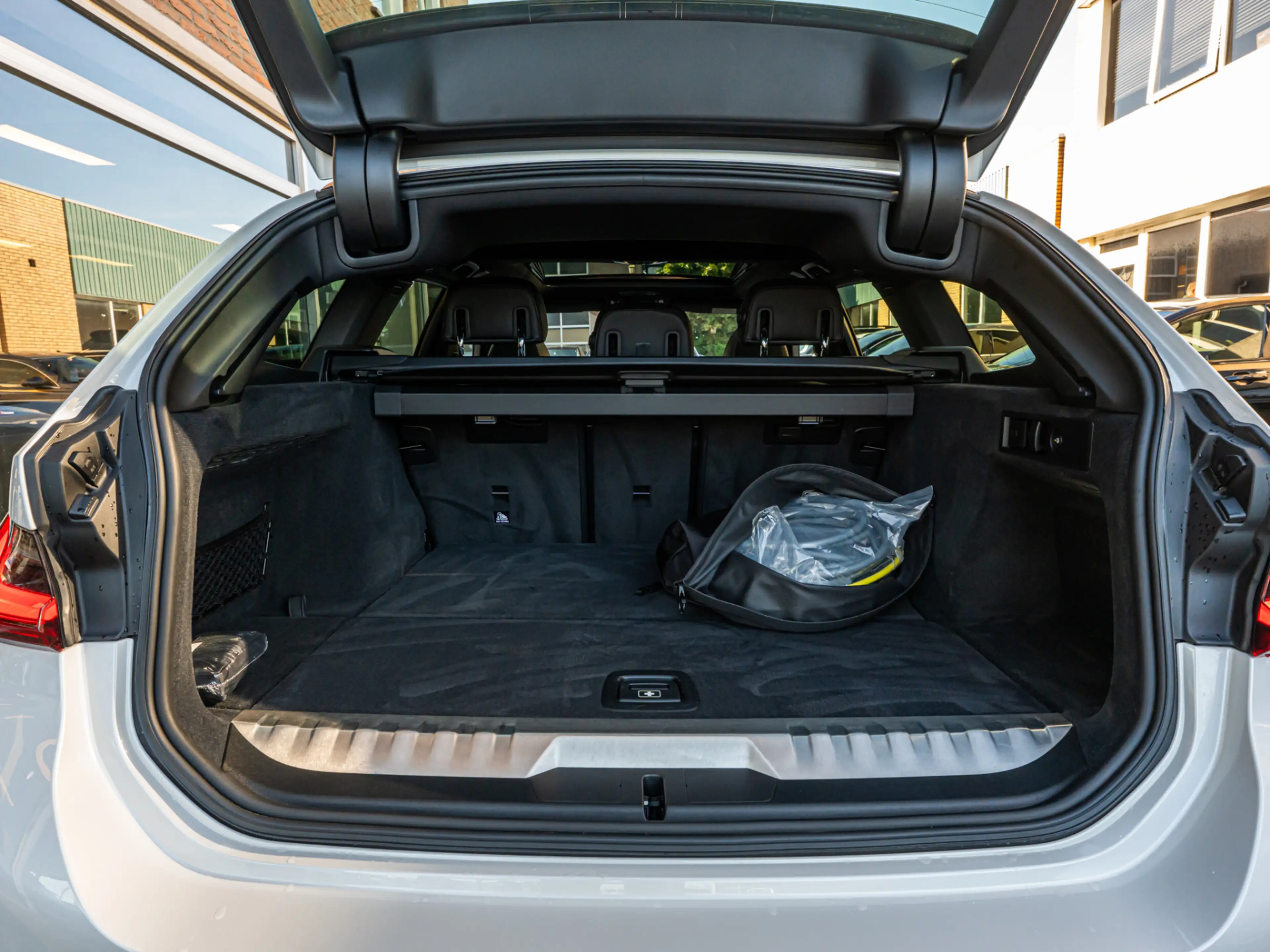 BMW 330 3-serie Touring 330e M-Sport PANO CAMERA HUD HIFI — photo 19