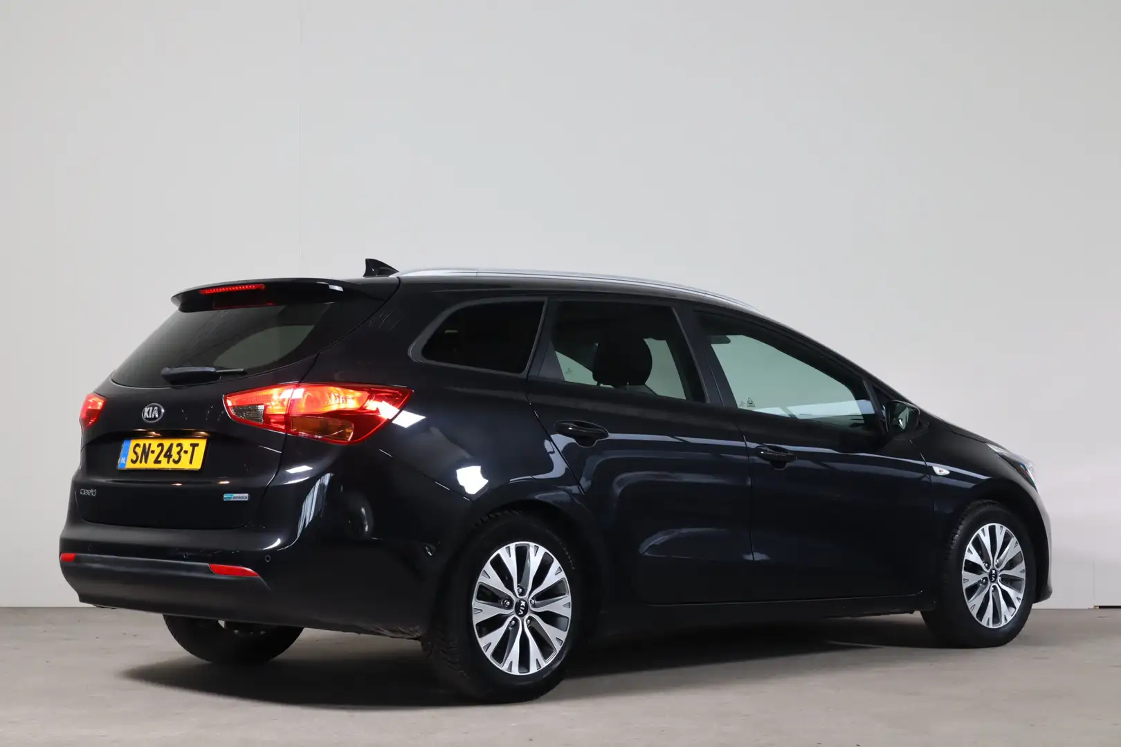Kia Ceed SW / cee'd SW Sportswagon 1.0 T-GDi ComfortPlusLine Navigator NL Zwart - 2